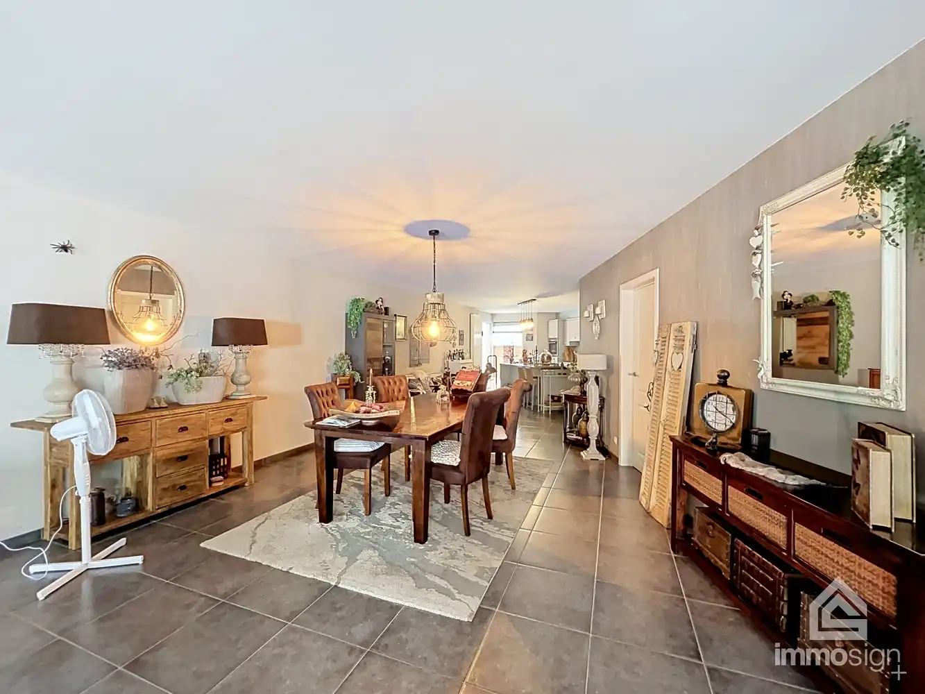 Instapklaar ruim gelijkvloers appartement met gezellige stadstuin en autostaanplaats in hartje Hamont-Achel! foto 4