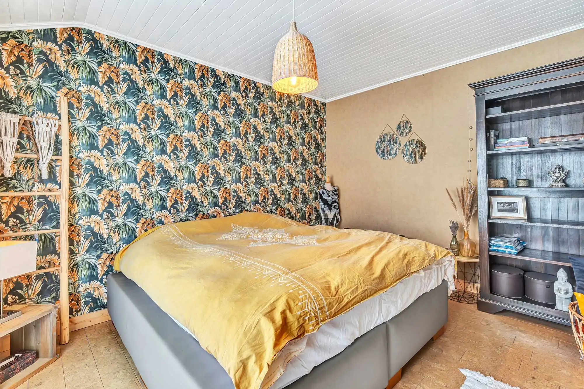 Instapklare gezinswoning met achteruitweg en garage foto 11