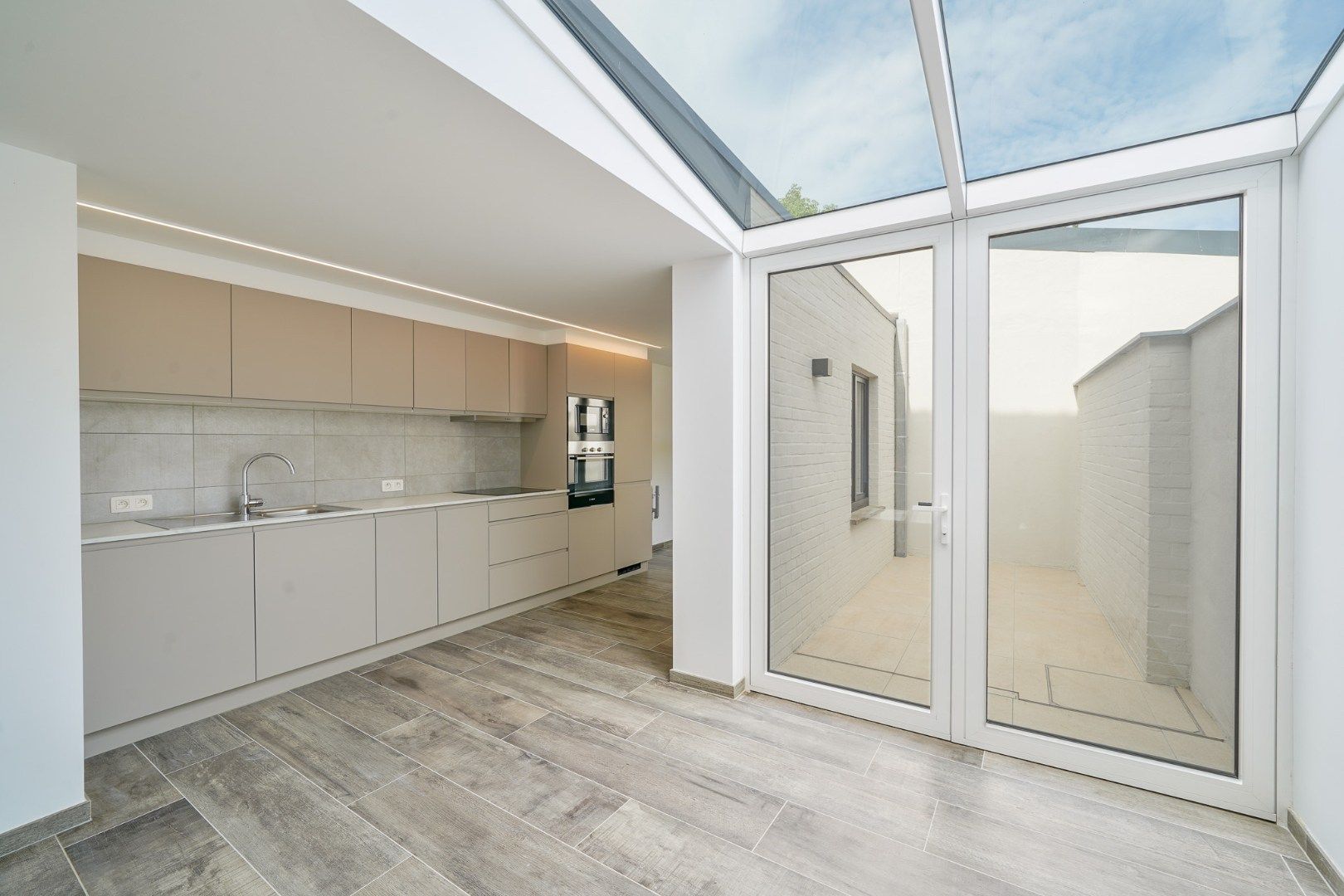 Volledig gerenoveerde rijwoning met 3 slaapkamers in Stene foto {{pictureIndex}}