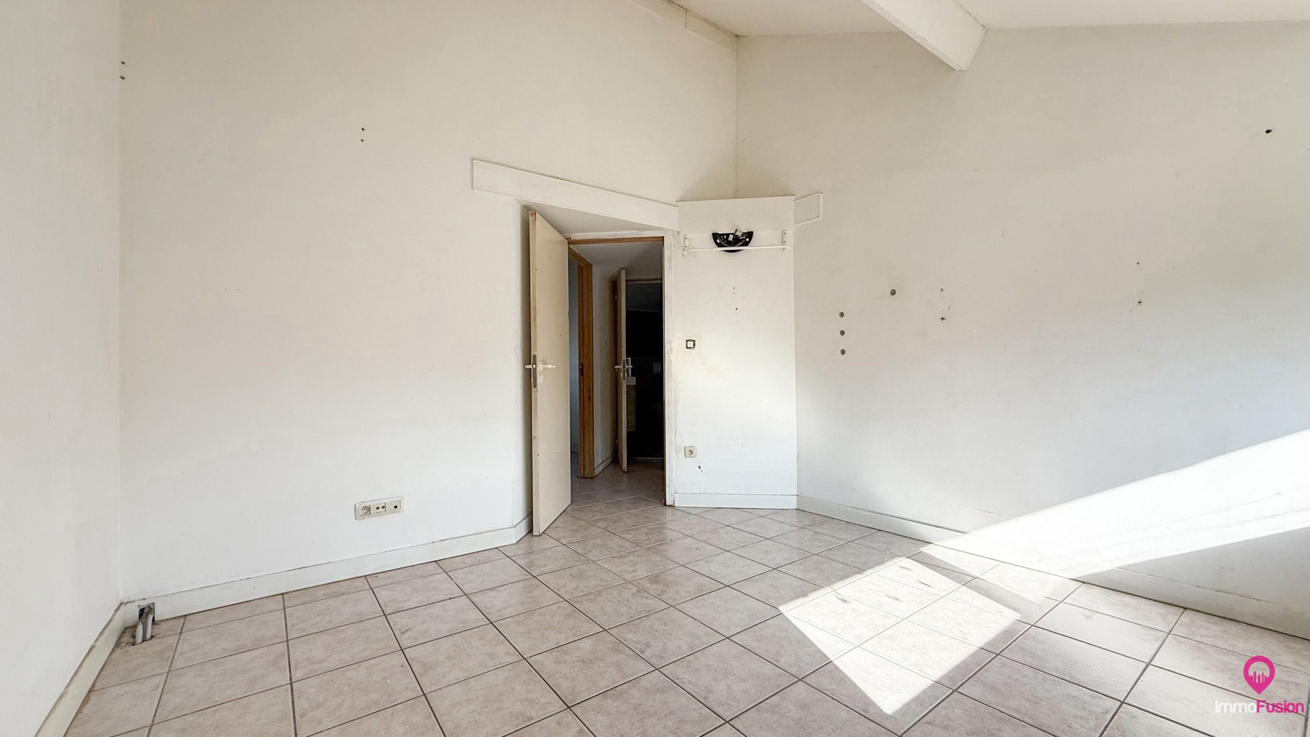 Te renoveren woning met grote tuin in doodlopende straat! foto 12