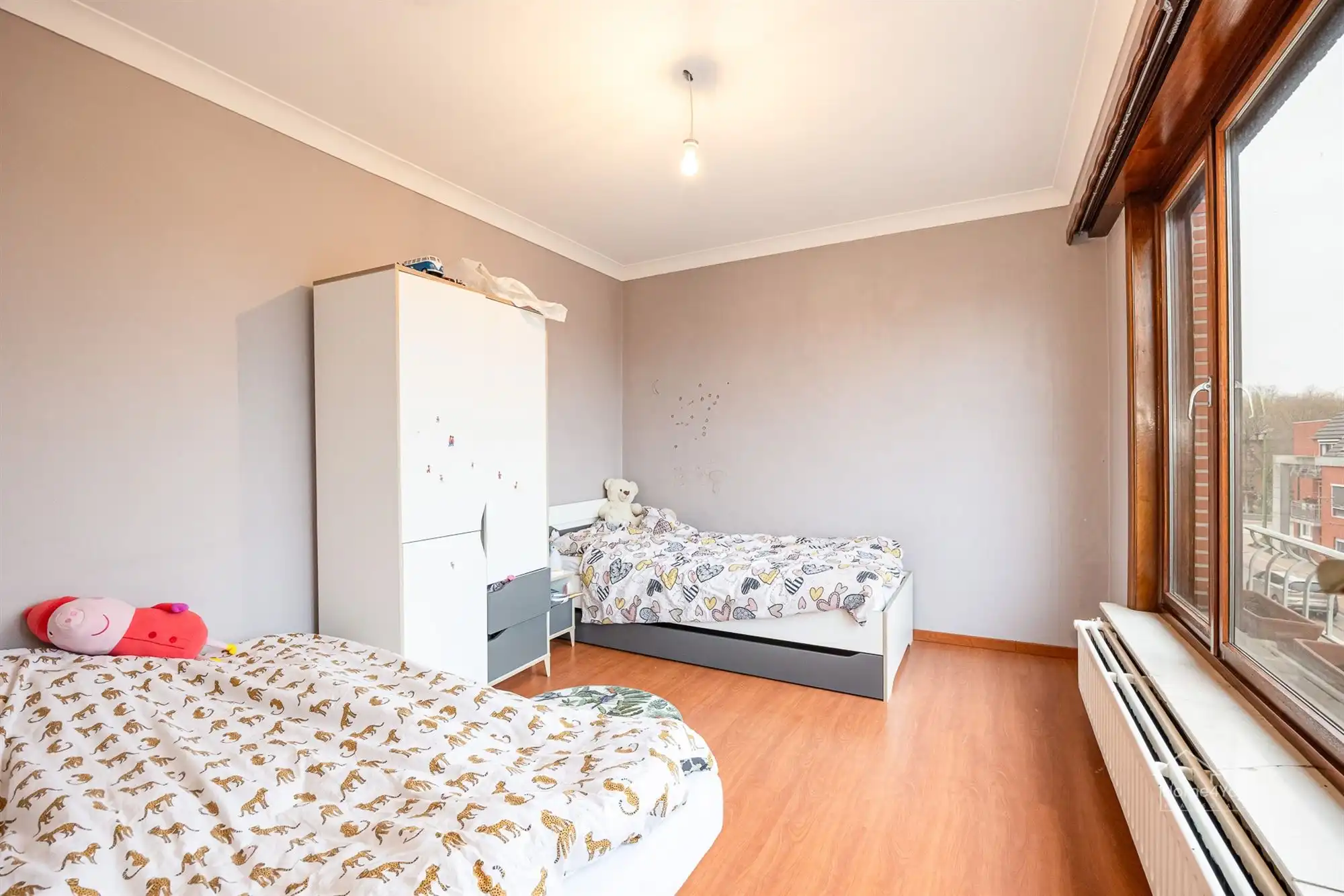 Ruime bel-étage foto 17