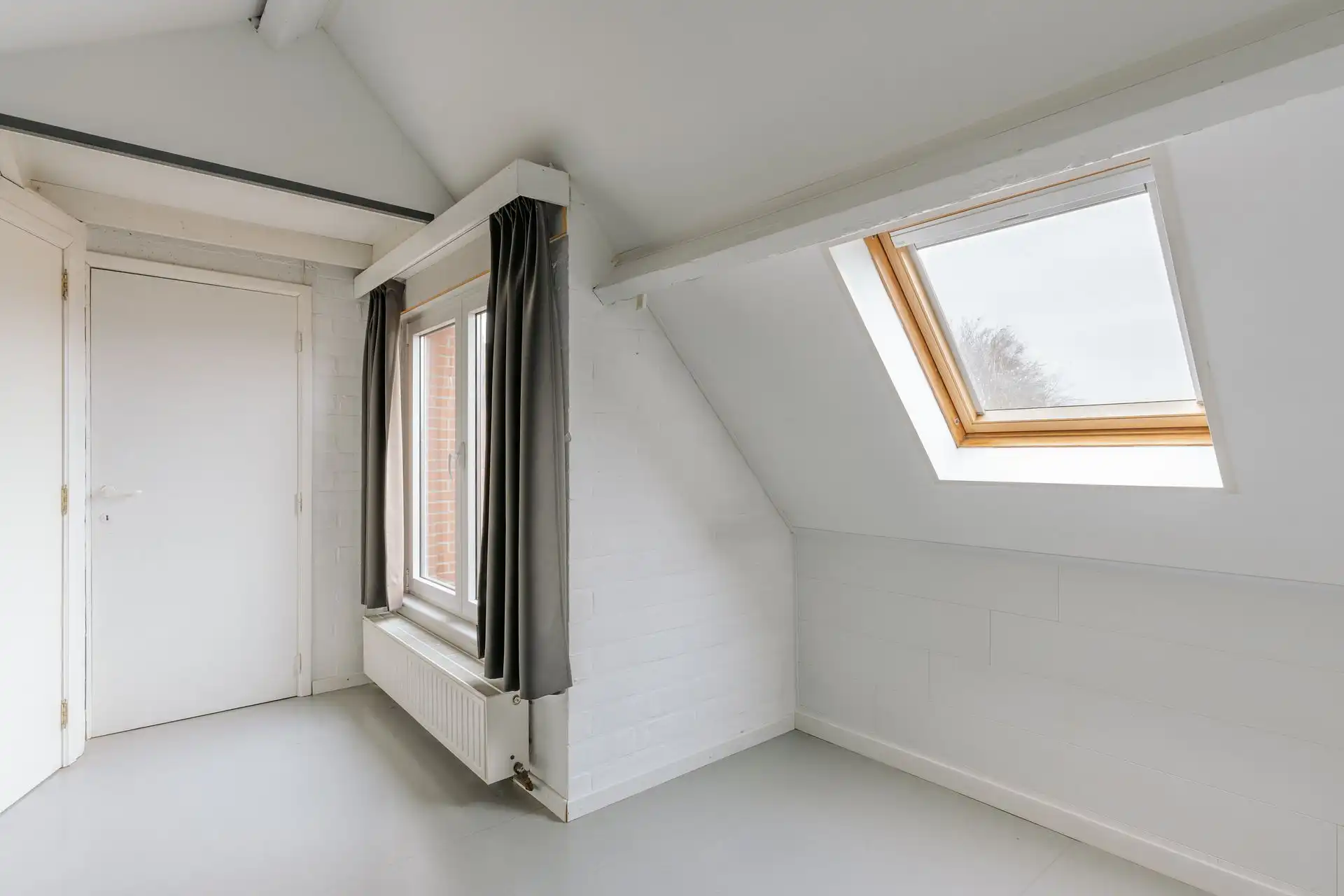 Karaktervolle bel-étage met grote tuin foto 18