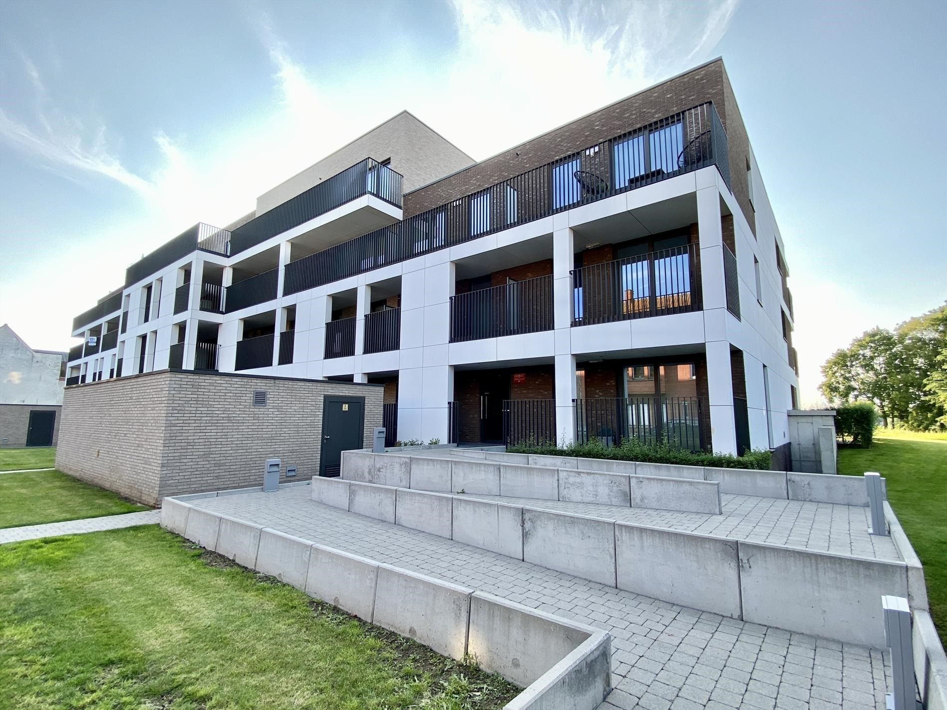 Tweeslaapkamer appartement met uitzonder terras en verzicht. foto 7