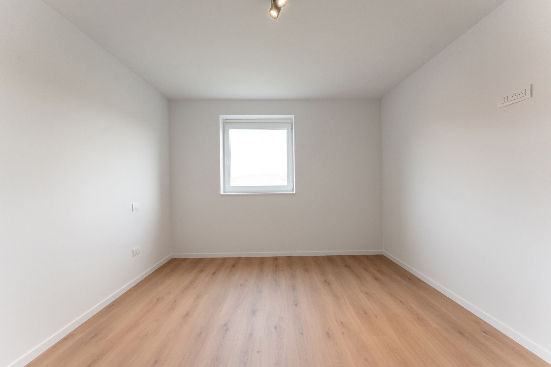 Moderne, halfopen woning foto 9