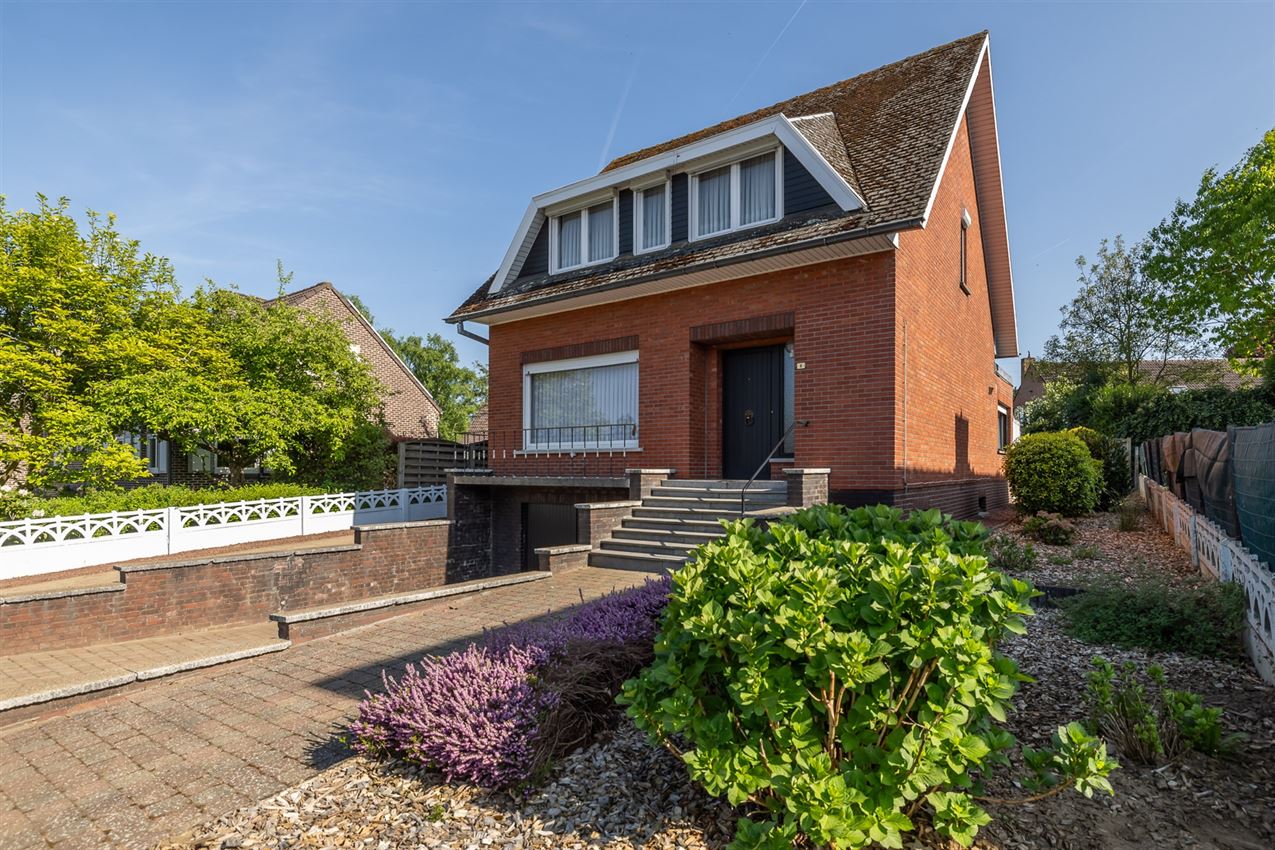 Hoofdfoto van de publicatie: Charmante woning met 3slk. op rustige ligging