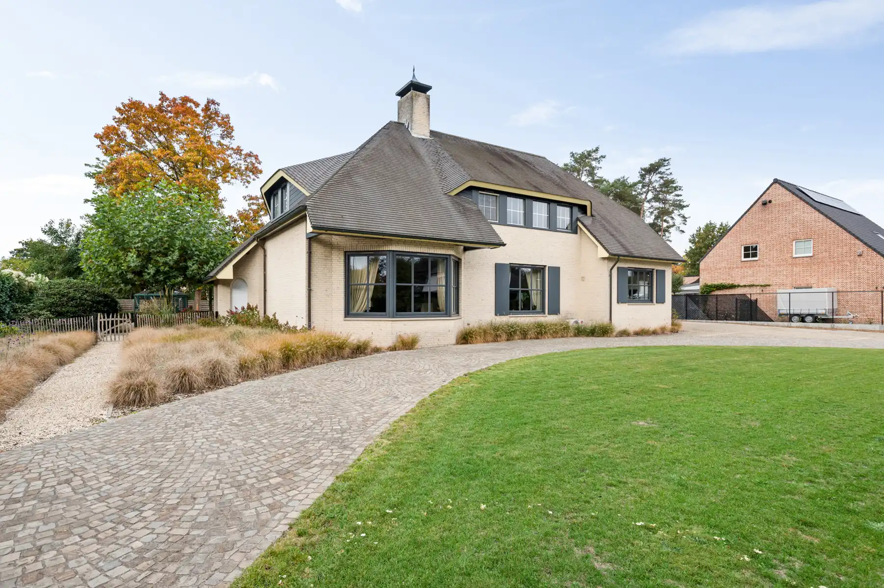 Villa met 5slk en binnenzwembad op 2090m²  foto {{pictureIndex}}