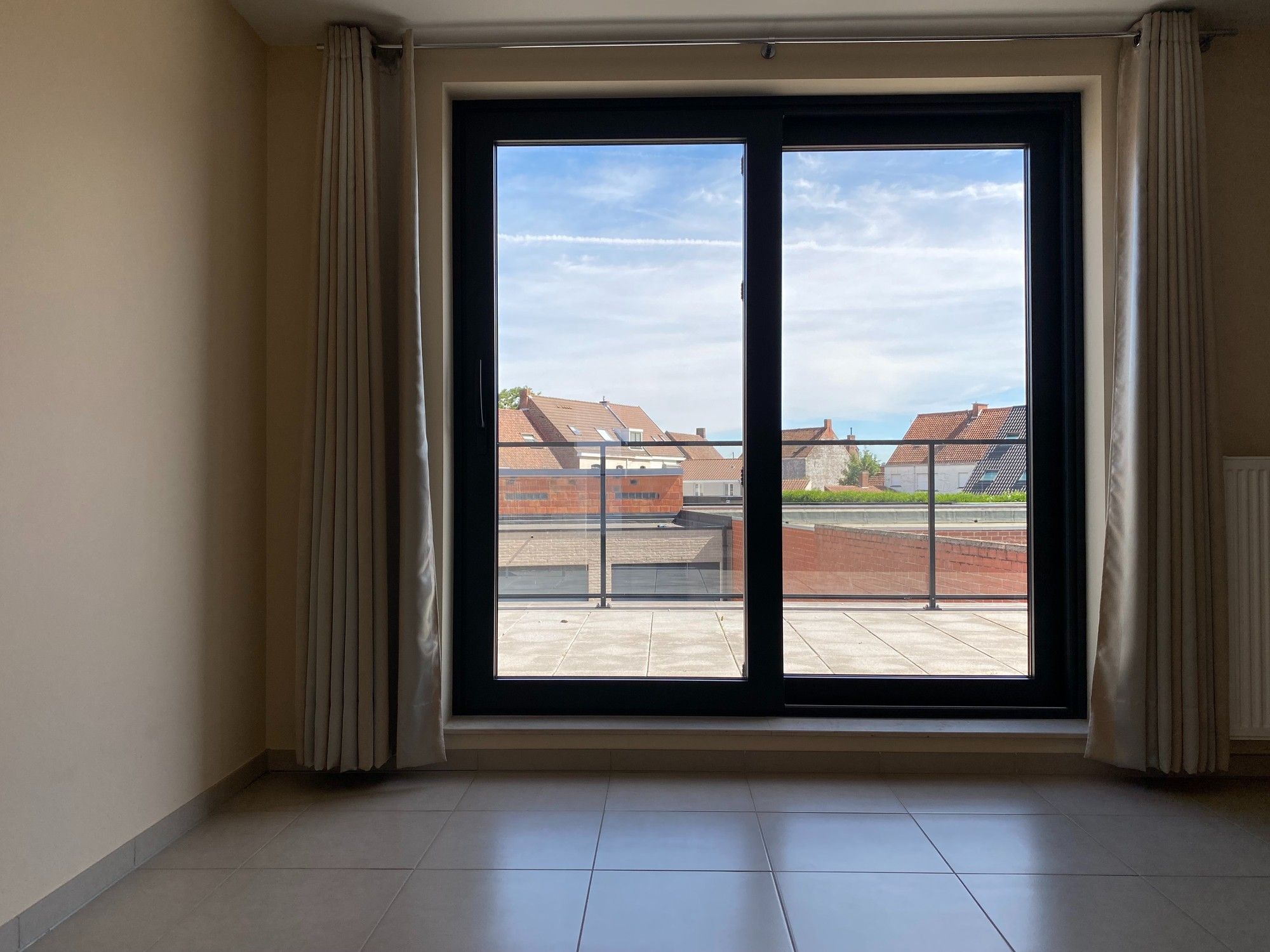 Mooi en instapklaar appartement met groot terras en garage  | nabij station foto 6