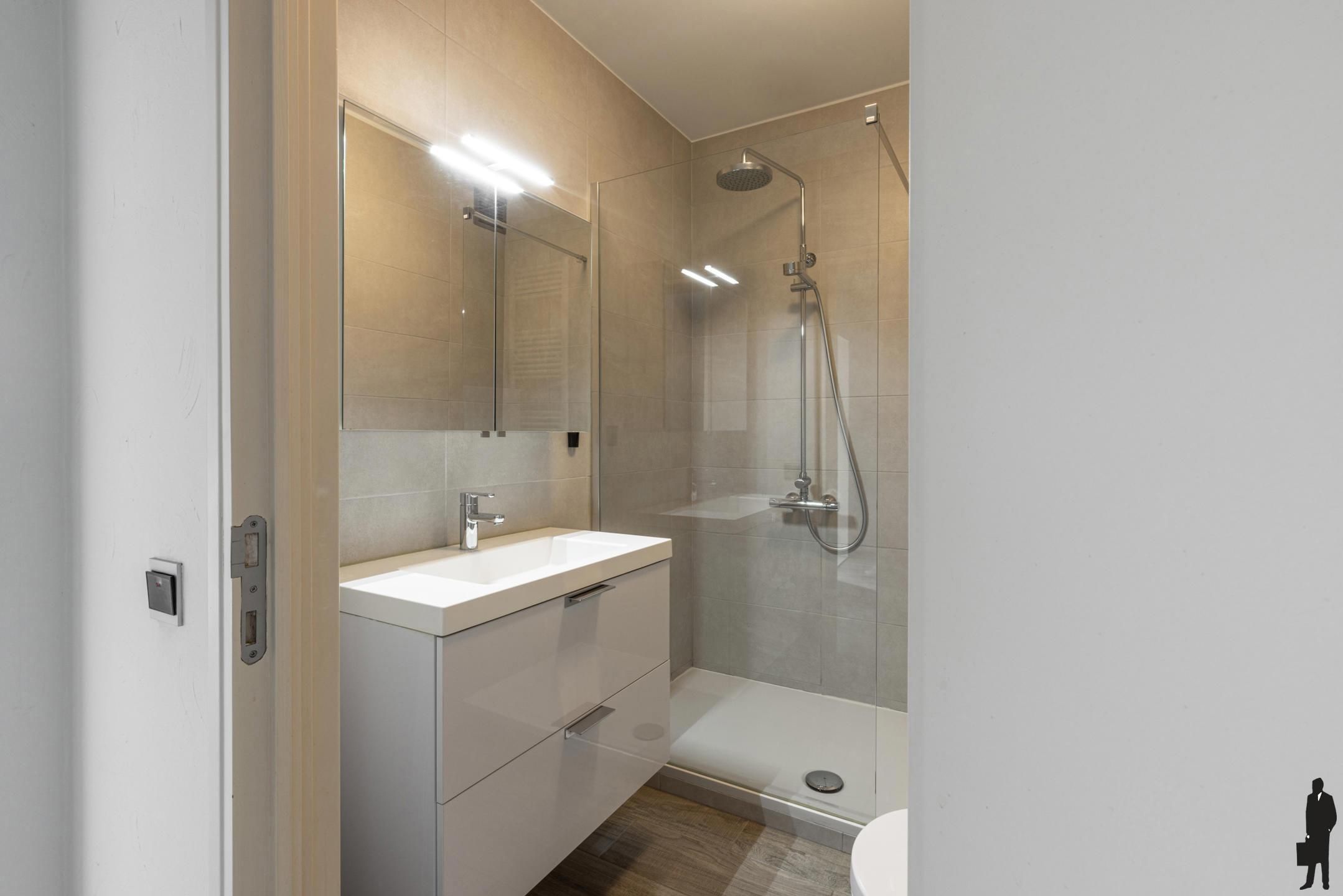 Zeer goed onderhouden appartement met 2 slaapkamers foto 12