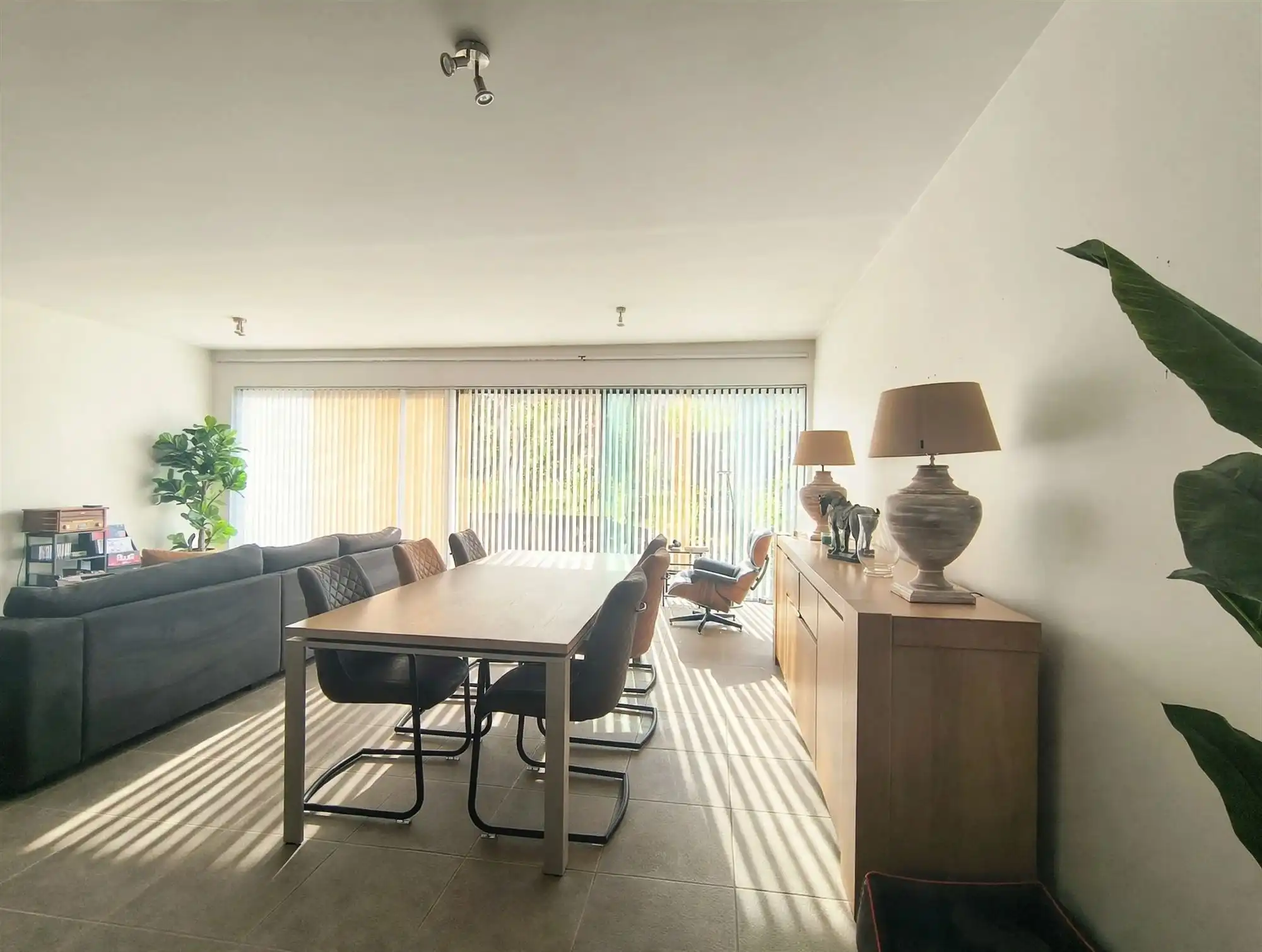 Wonen met klasse in dit appartement aan de waterkant. Met 2 slaapkamers, groot terras, autostaanplaats ondergronds. foto 4
