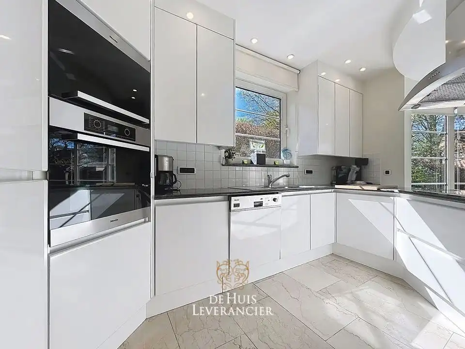 Exclusieve villa op uitzonderlijk perceel van 1 767 m², grenzend aan natuurgebied foto 32