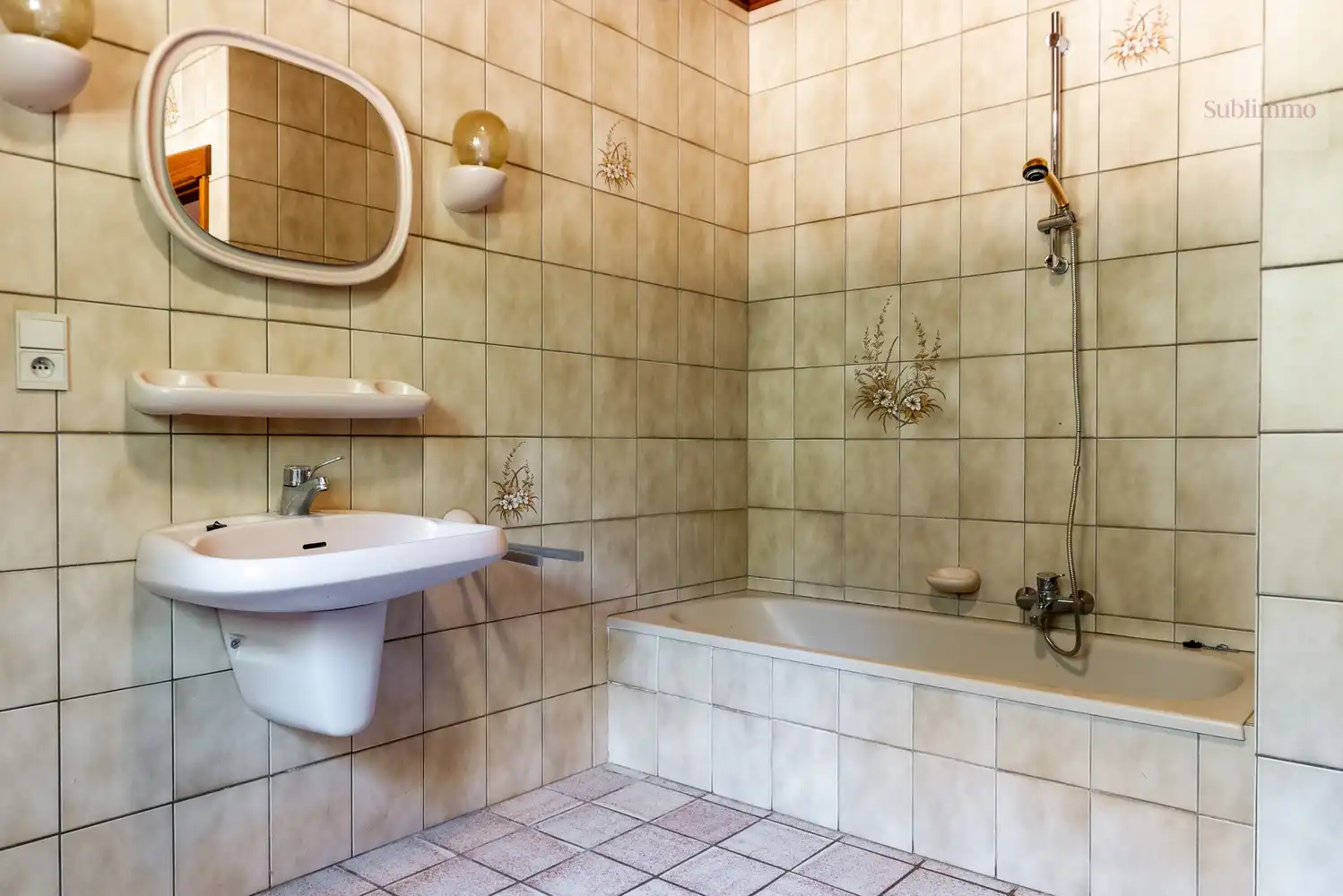 Karaktervolle gezinswoning met indrukwekkende veranda | Bosrand | 5 slpk | Renovatiepotentieel foto 10