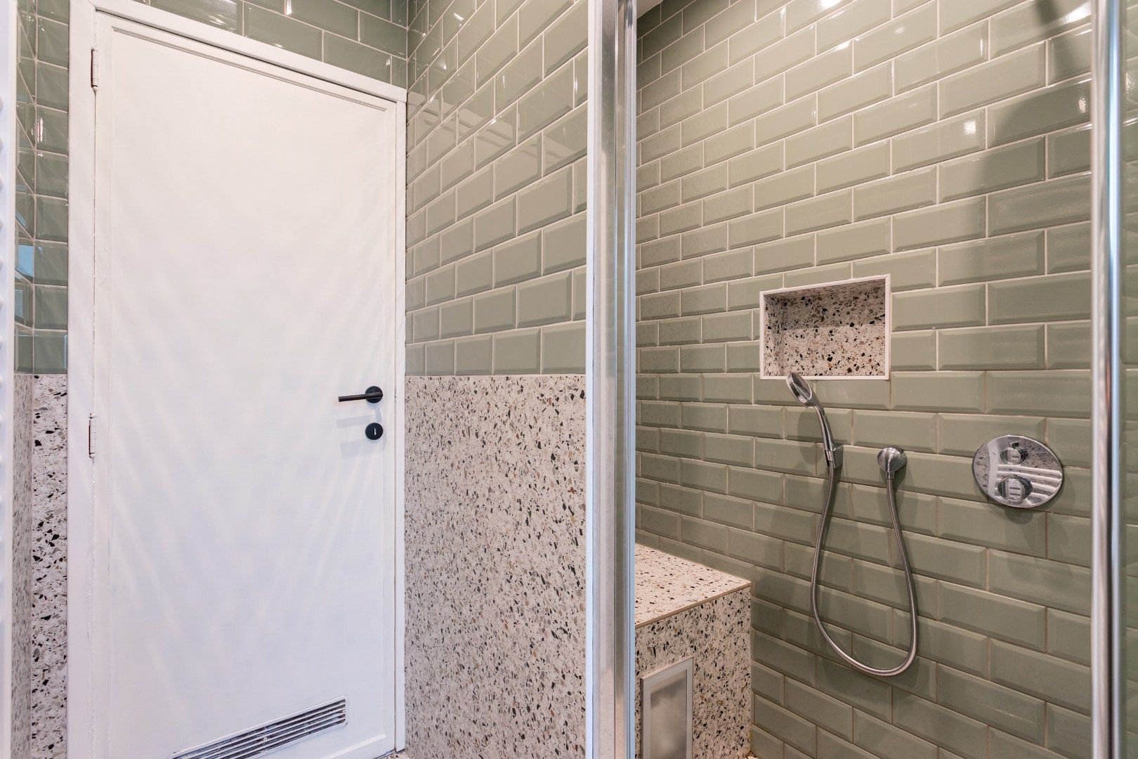 Ruime gerenoveerde, energiezuinige woning foto 19