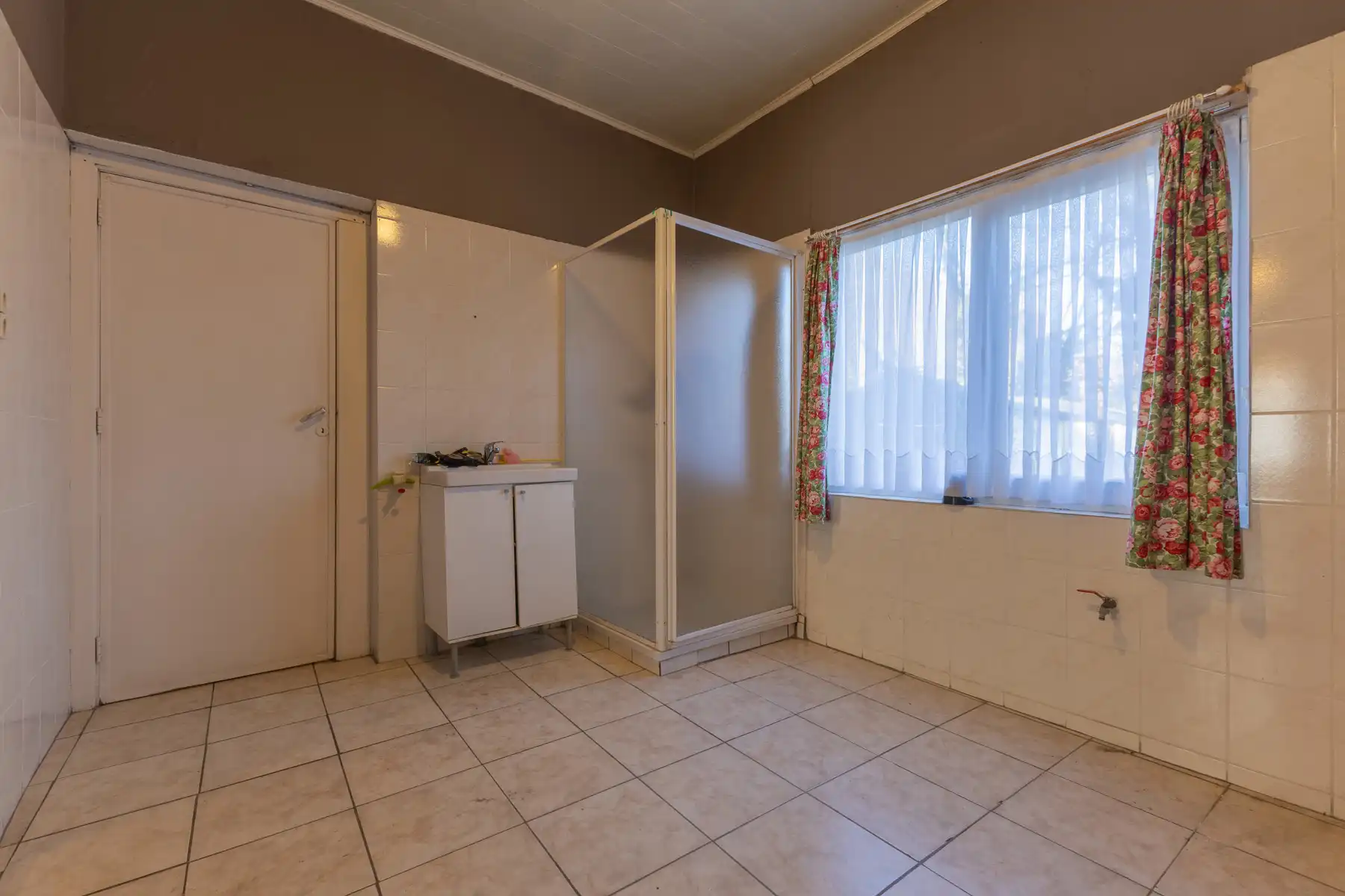 Gunstig gelegen te renoveren woning met tuin foto 11