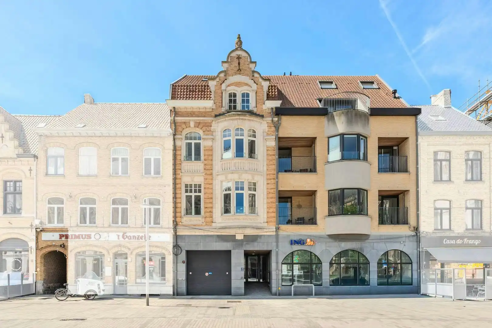 Exclusief Loft-appartement (300m²) met garage in Ieper foto {{pictureIndex}}