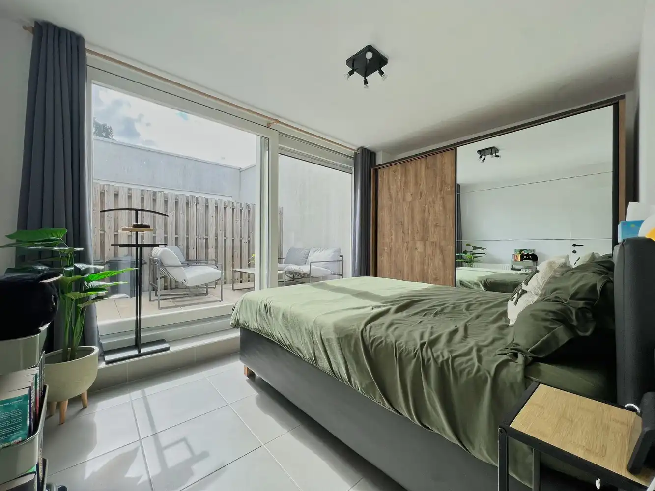 Hip en stijlvol 2-slaapkamer-app. in loftstijl + terras foto 7