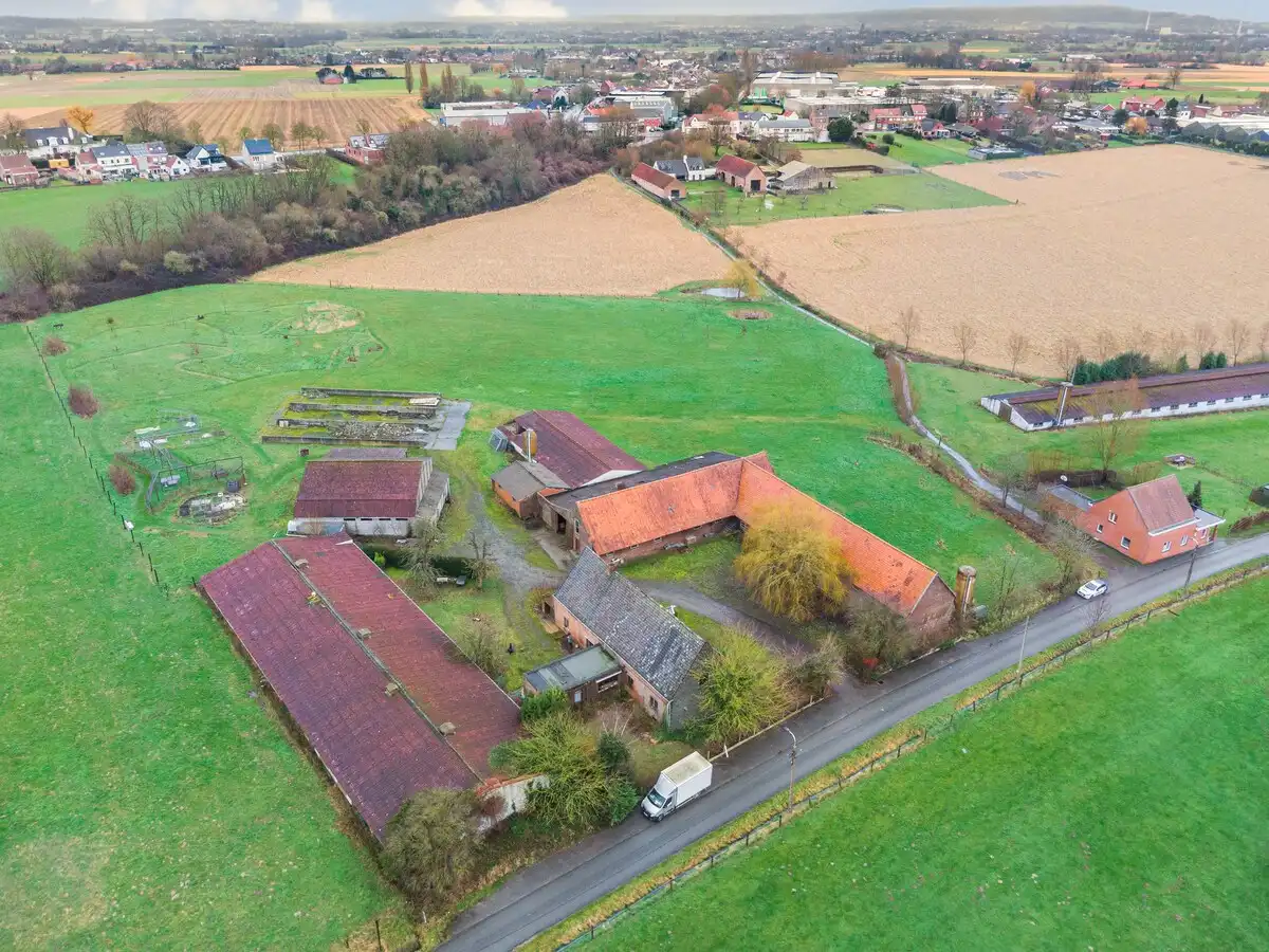 Prachtige te renoveren hoeve op meer dan 2 hectare! foto 3