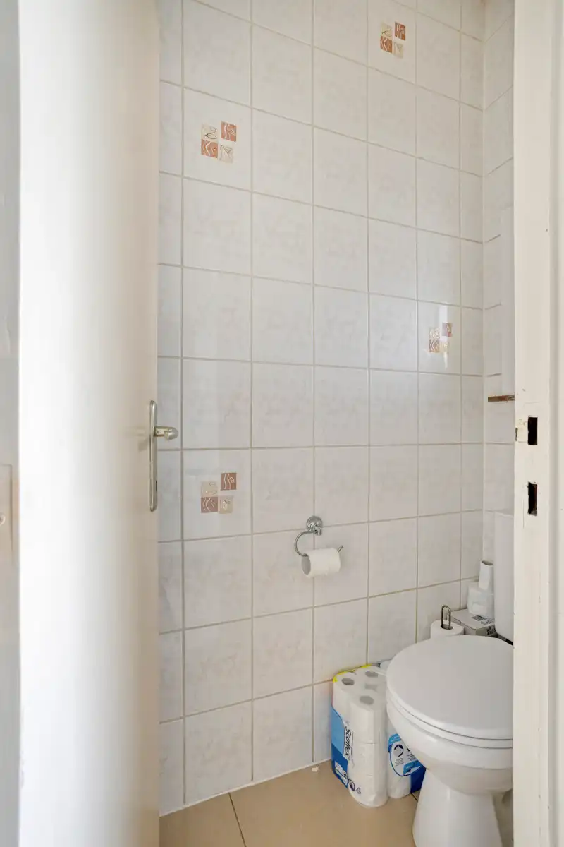 Goed gelegen woning met 3 slaapkamers, bureau en tuin foto 16