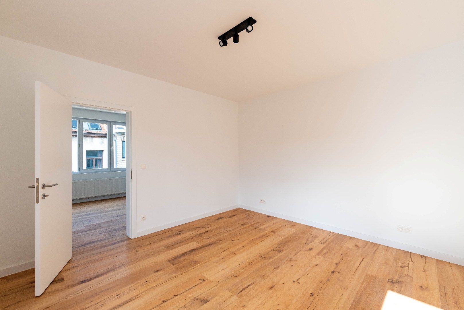 Lichtrijk en modern gerenoveerd appartement op toplocatie!  foto 10