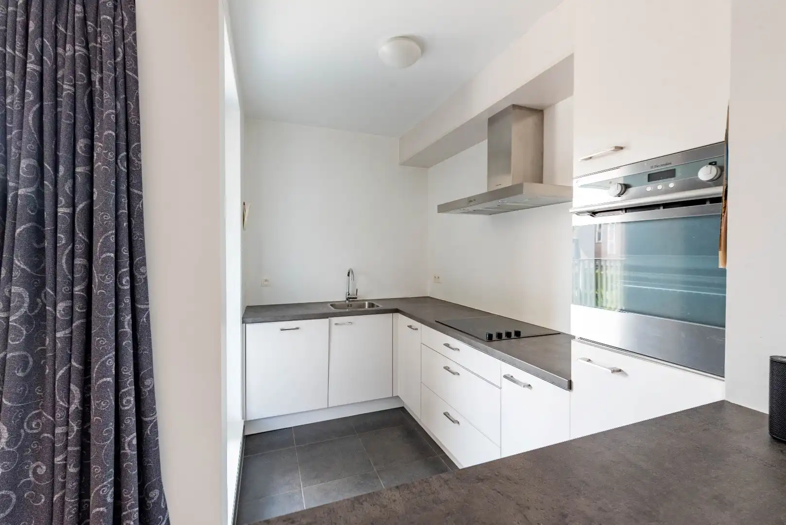 Modern appartement met terras en autostaanplaats foto 10