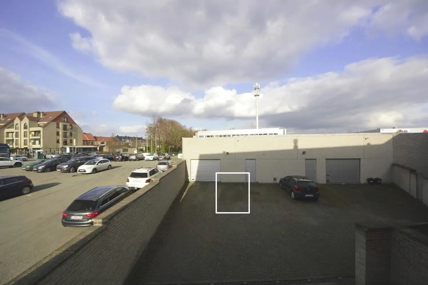 INSTAPKLAAR APP. MET TERRAS EN AUTOSTAANPLAATS CENTRUM NINOVE foto 3