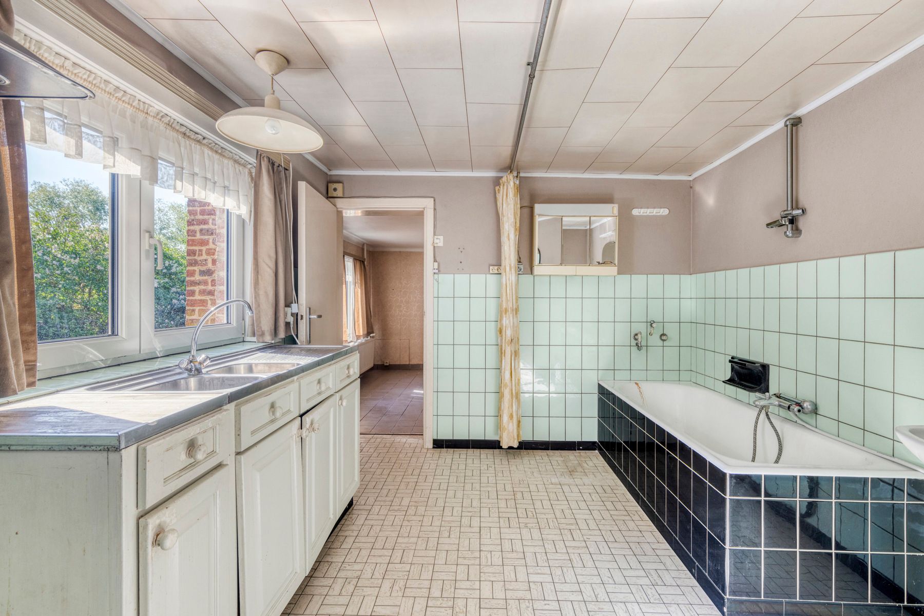 Ruime woning met 5 slaapkamers en grote tuin foto 11