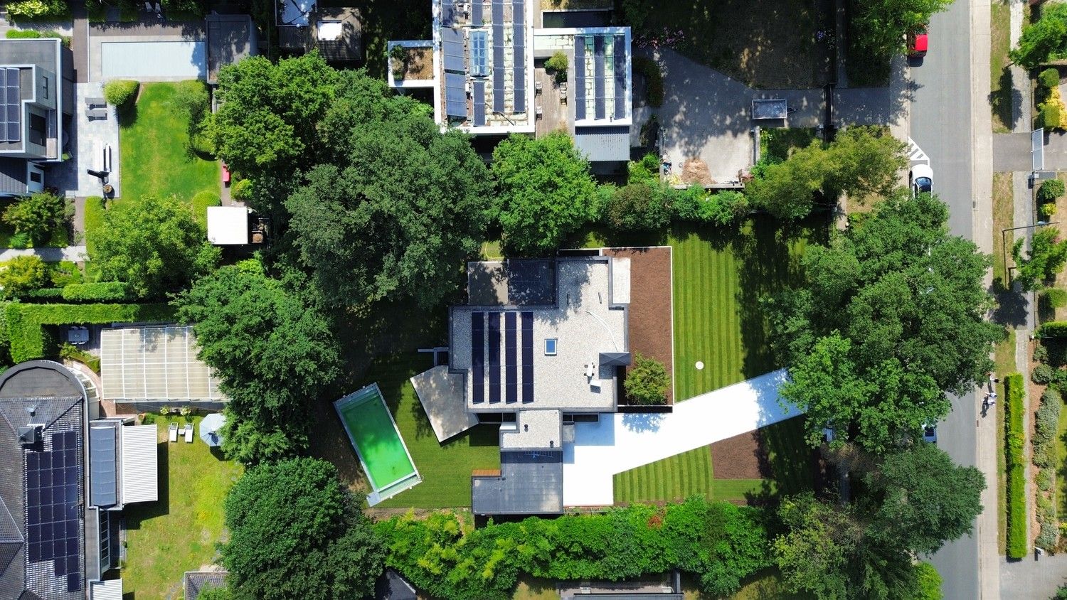 Exclusieve villa met zwembad en topafwerking op 16a50ca in Maasmechelen foto 29