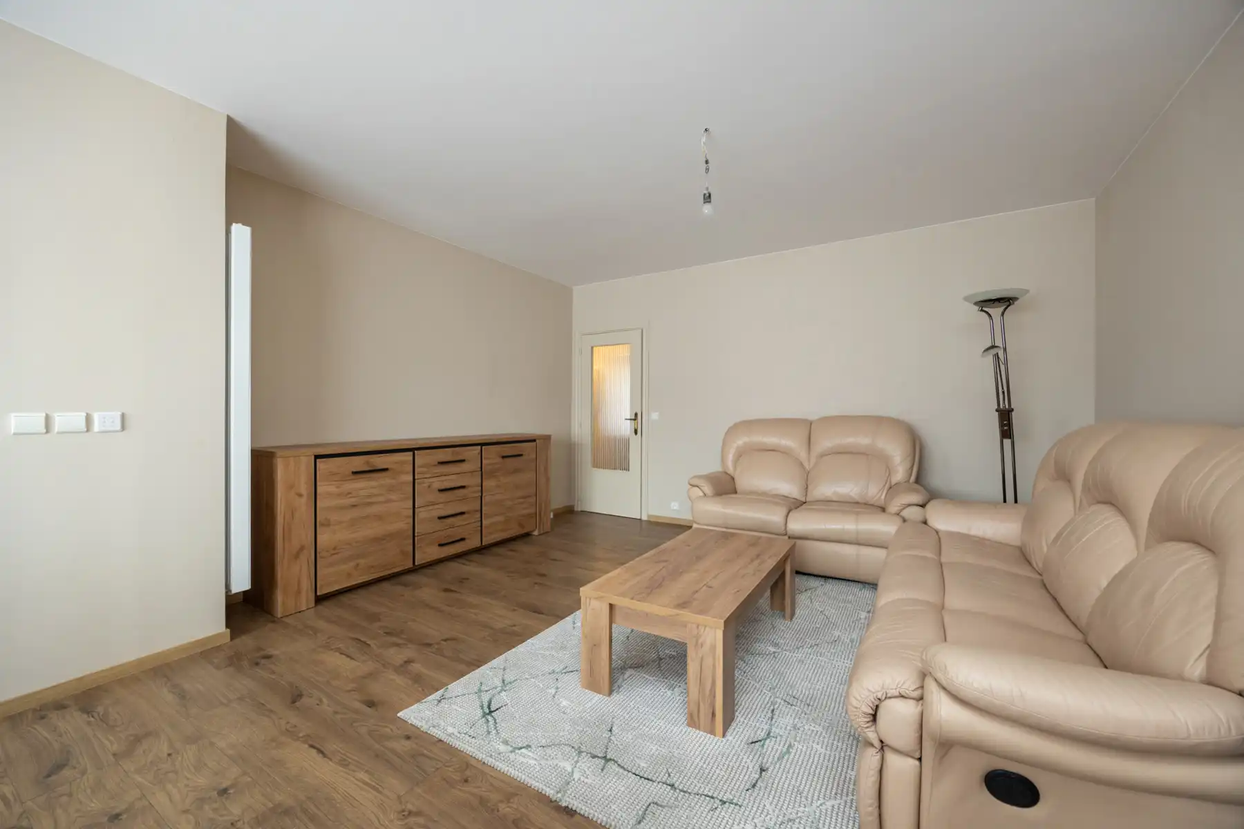 Gerenoveerd app met 2slk en garage foto 9