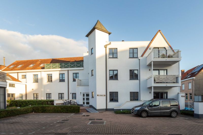 Centrum Roeselare : zeer verzorgde opbrengsteigendom te koop nabij centrum en station bestaande uit 6 appartementen-4 woningen en 10 staanplaatsen foto 2