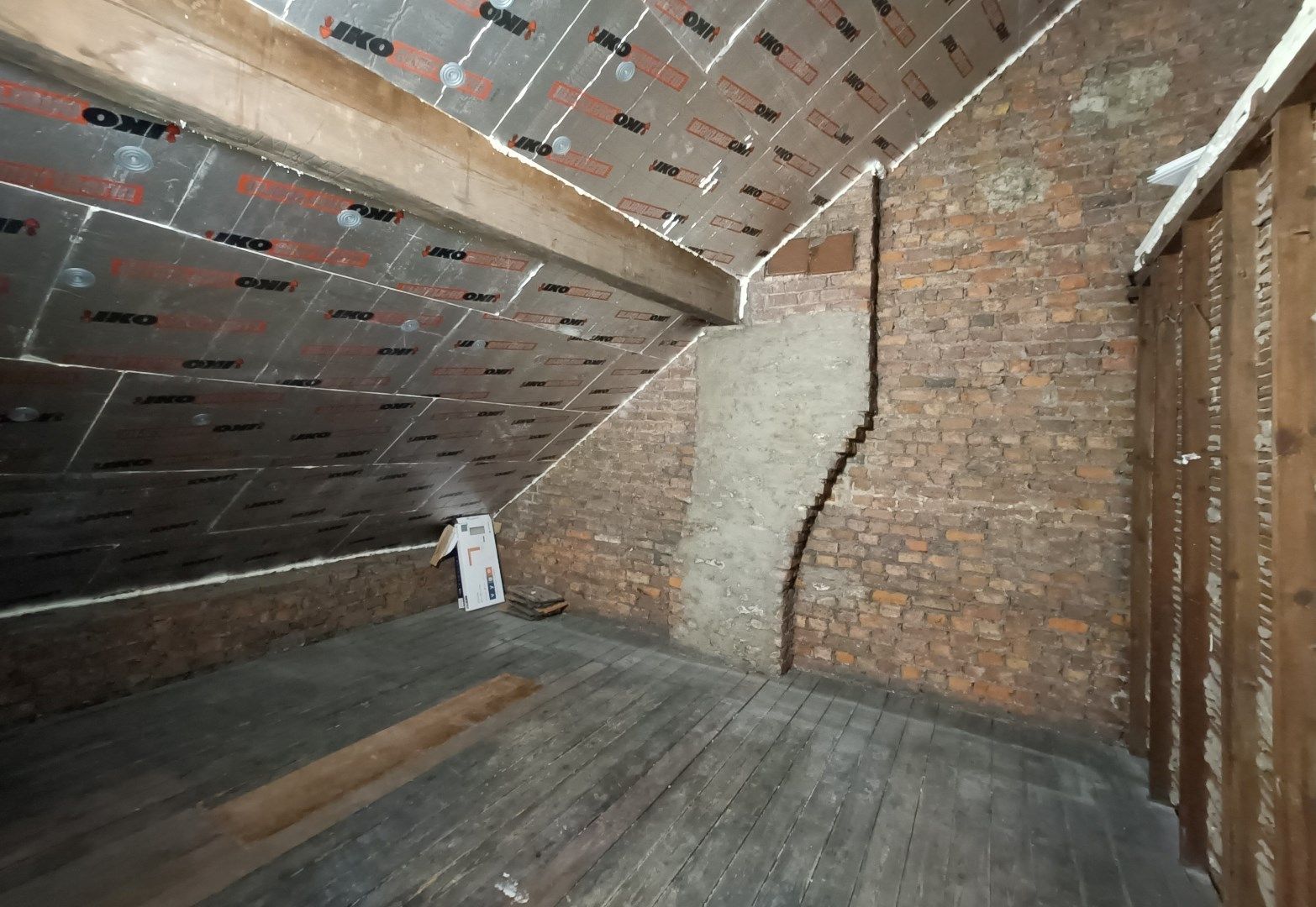 VERNIEUWDE RIJWONING MET STADSTUIN foto 14