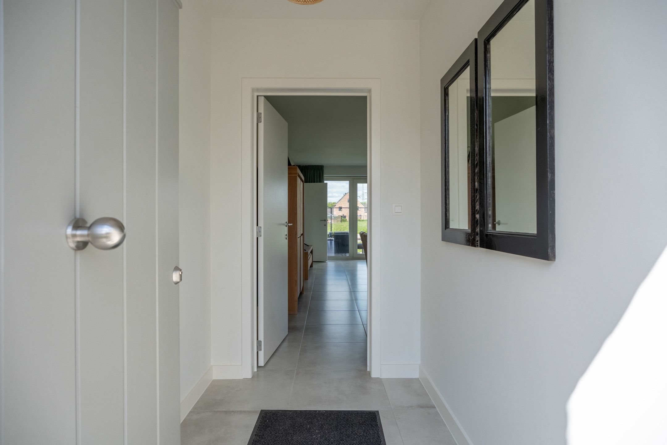 Energiezuinige nieuwbouwwoning met 4 slpk en privé tuin. foto 2