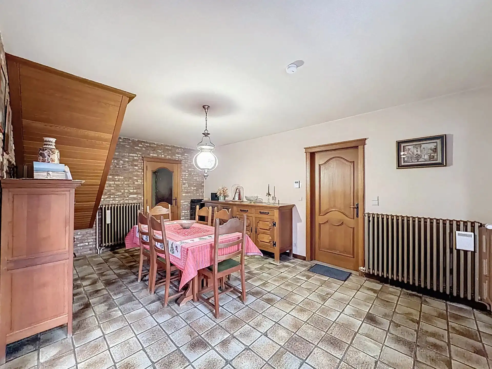 Op te frissen woning met 4 slaapkamers op een groot perceel. foto 9