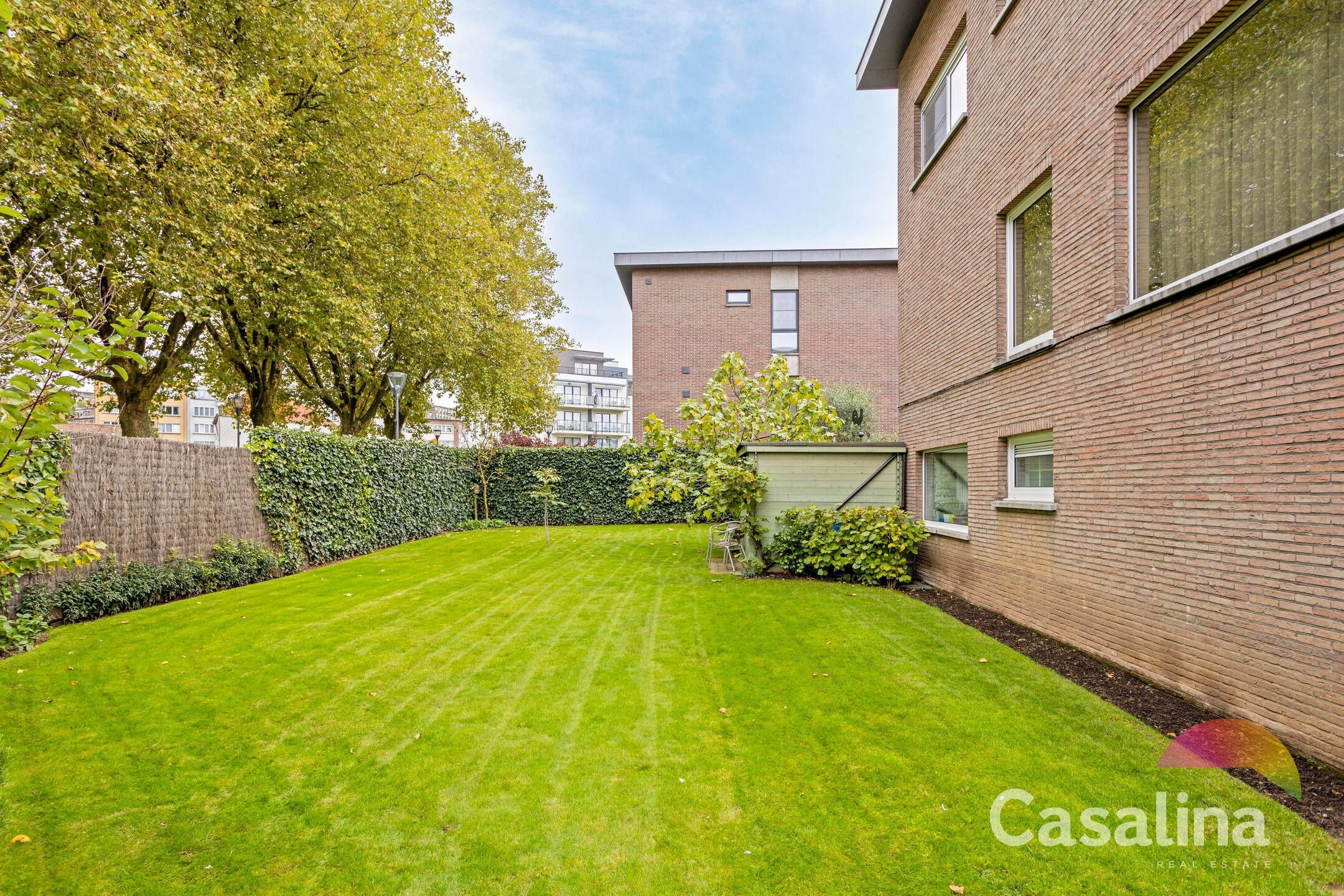 Prachtige, zeer goed onderhouden 3-gevel BEL-ETAGE woning foto 2
