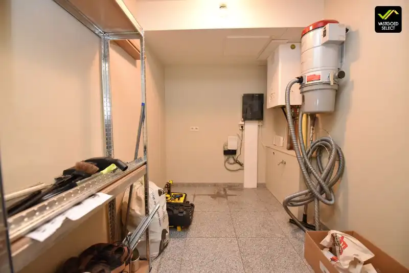 Te huur: Appartement met 2 ruime slaapkamer, parkeerplaats en garage foto 12