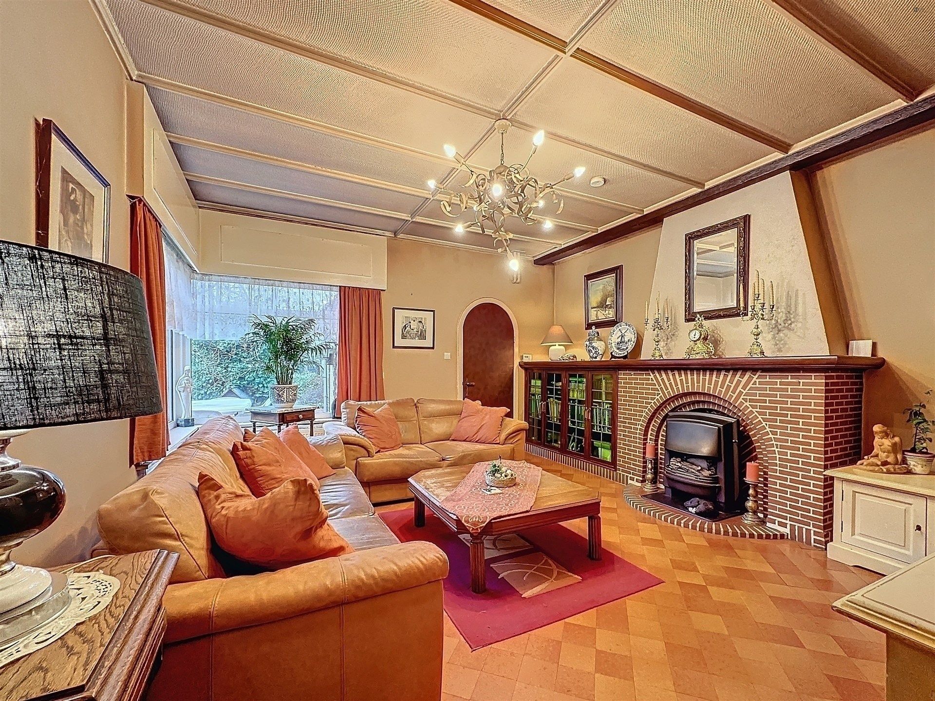 Hoofdfoto van de publicatie: Charmante woning met garage op perceel van 522m²