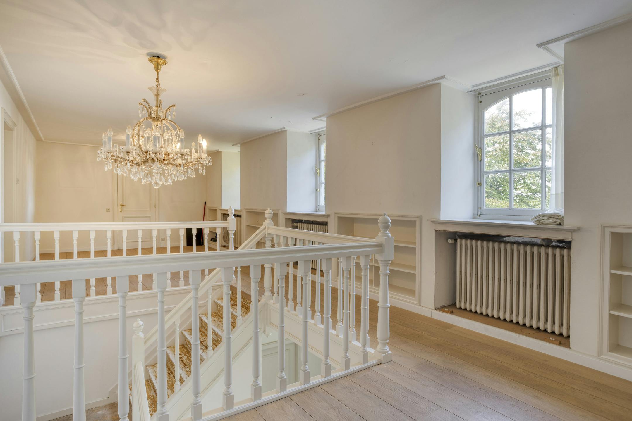 Unieke villa te koop in Zwevezele met prachtige tuin foto 9