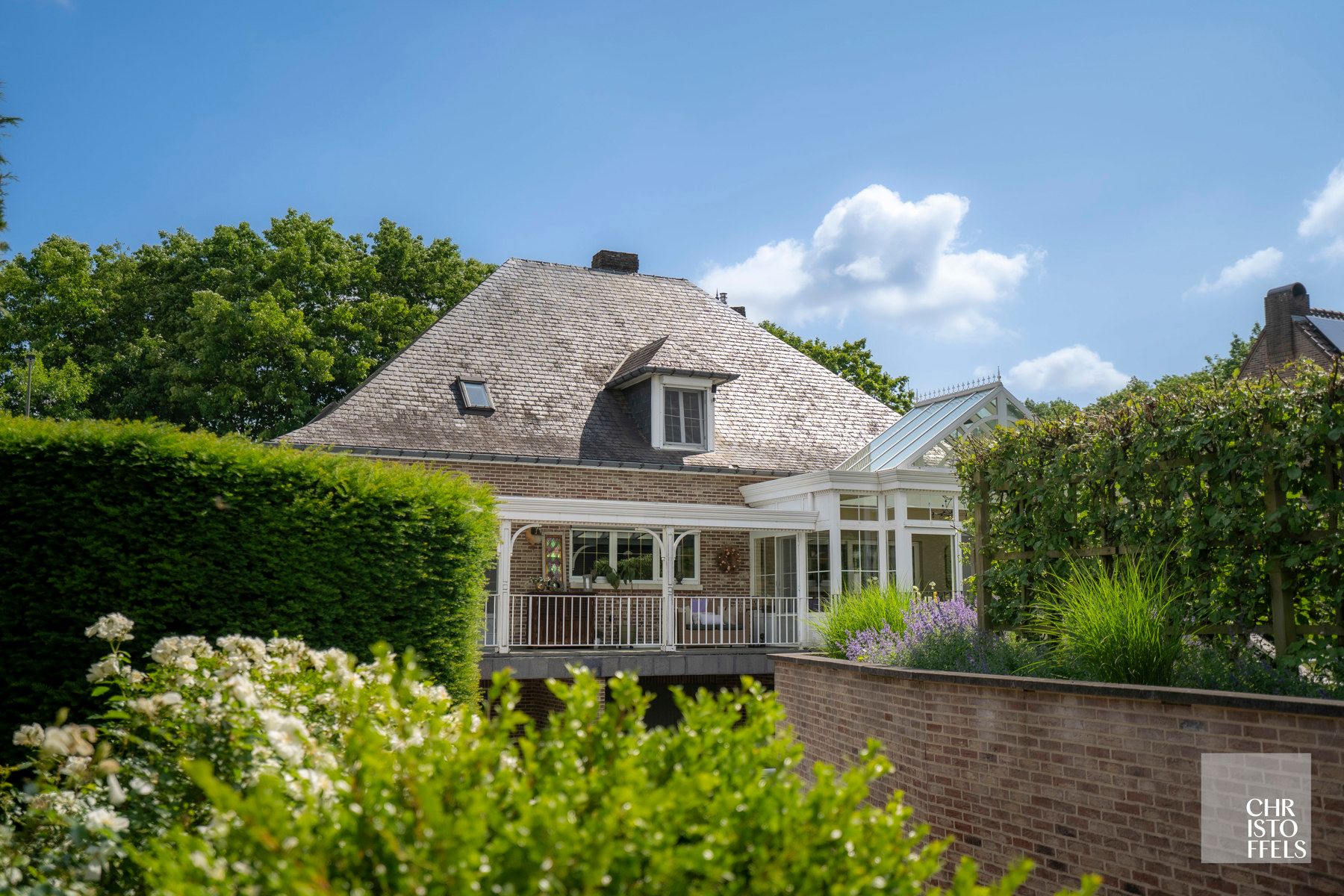 Karakteristieke villa met praktijkruimte en buitenzwembad op zuidgericht perceel van 1.565 m² foto 27