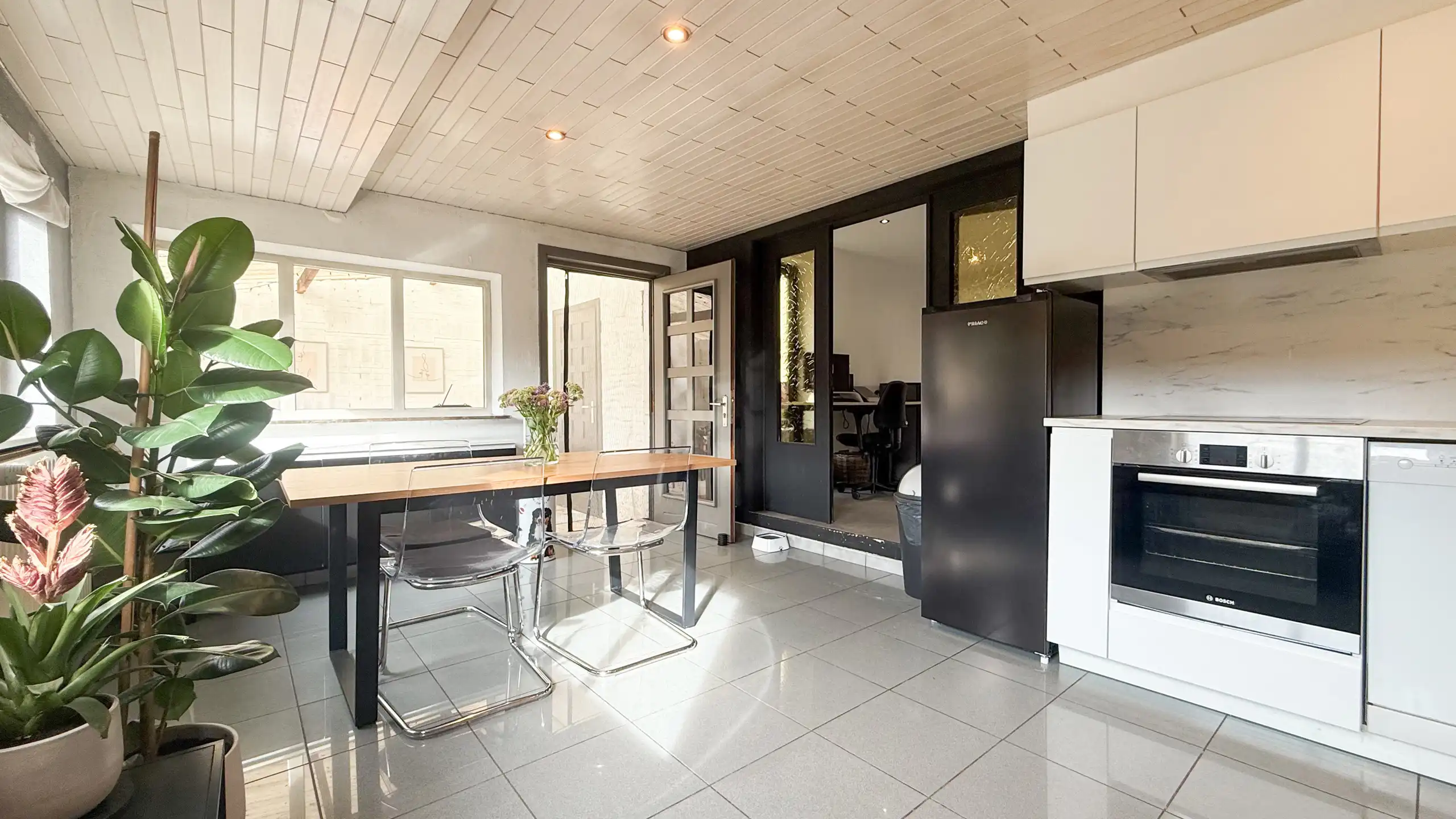 Instapklare woning met 2 slpks, ruime leefruimte en tuin! foto 11