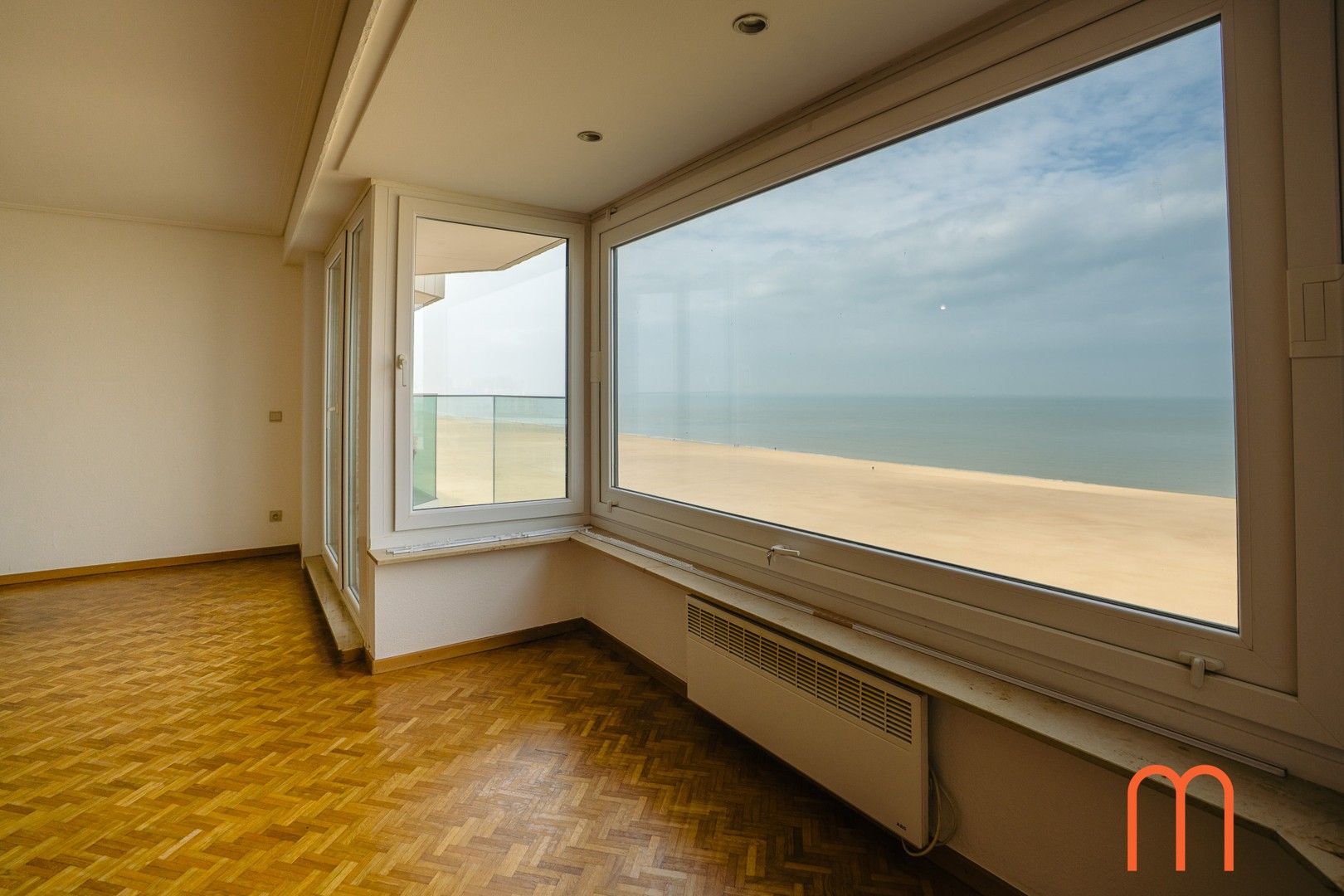 Uniek appartement in de Residentie “Ocean” op de wandelpromenade nabij het Casino Kursaal. foto 1