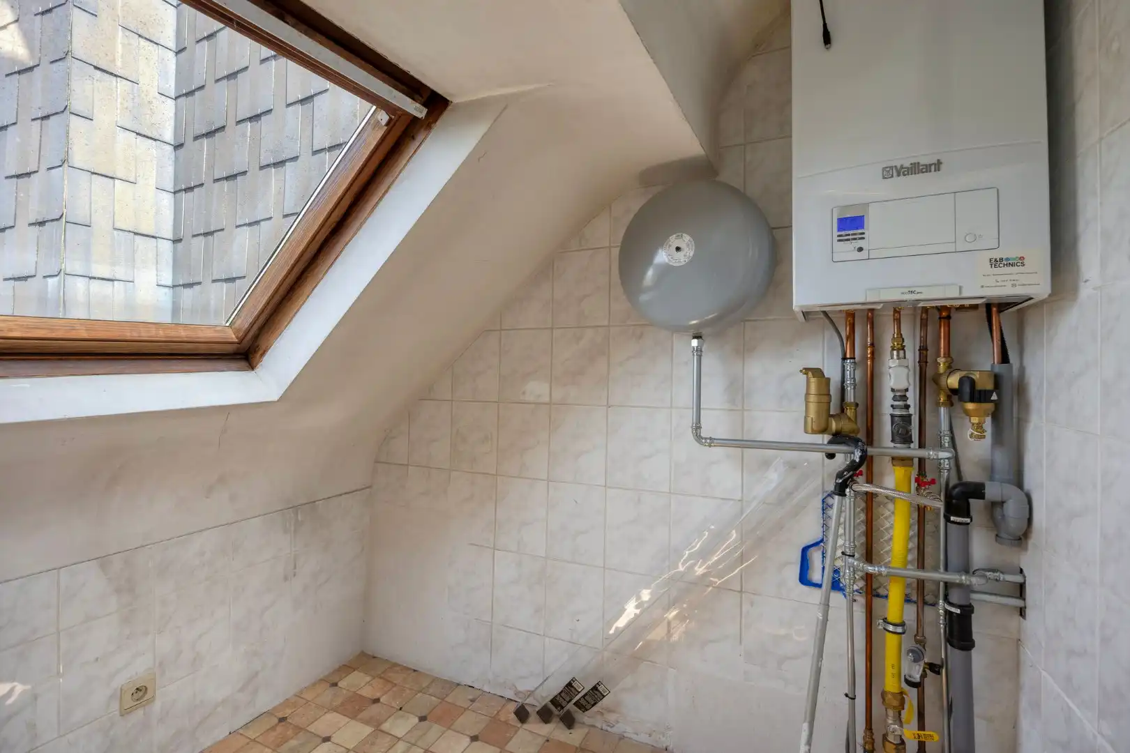 Commercieel gelegen handelspand met appartement met 3 slaapkamers en leuke stadstuin ! foto 25