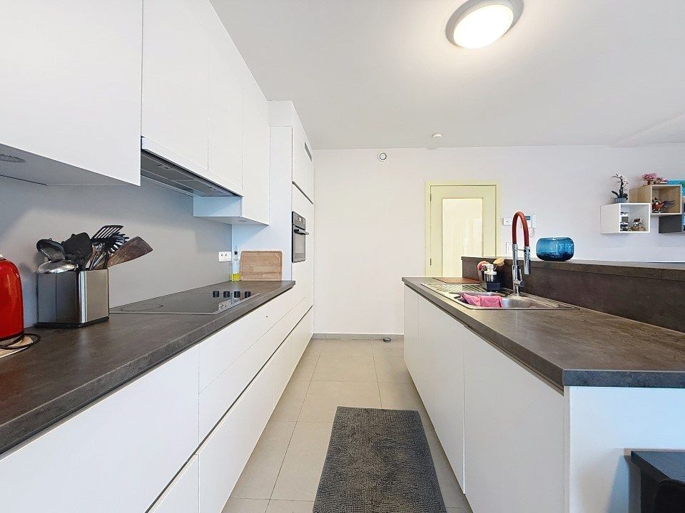 Prachtig hoekappartement met grote garage gelegen naast het E. Dermautpark foto 3