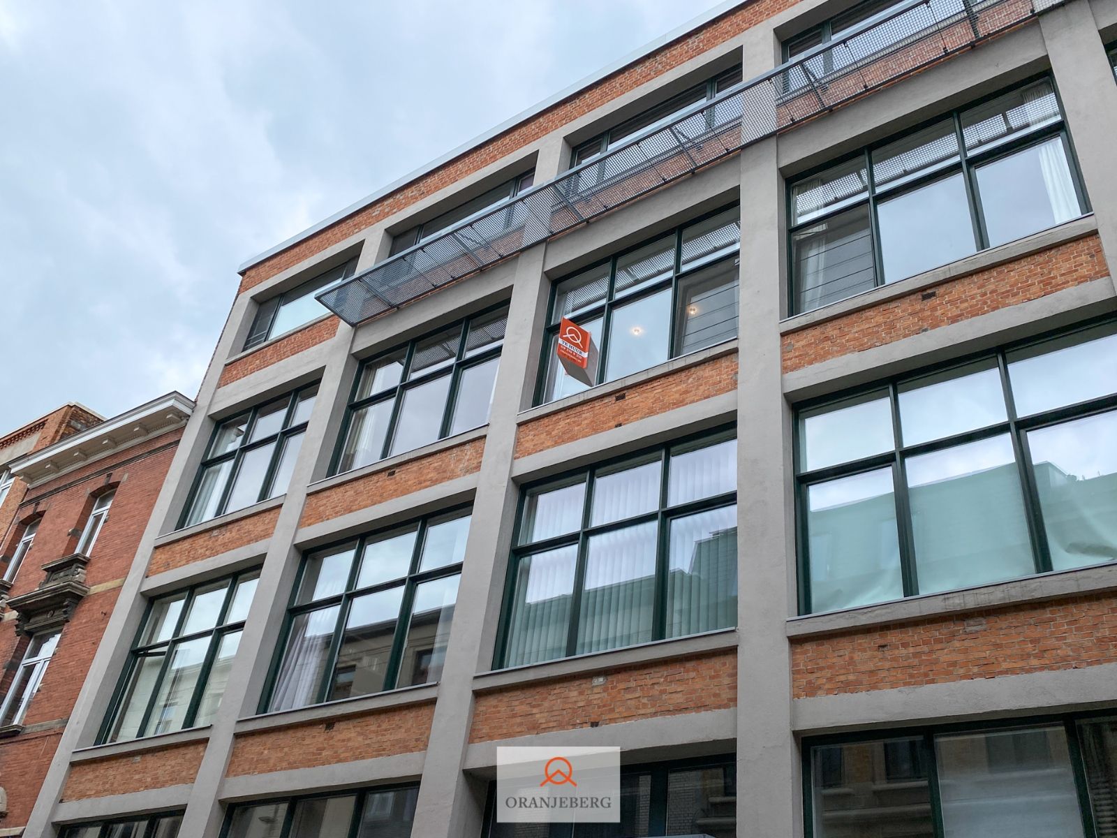 Mooi 2 slaapkamerappartement met uniek terras en autostaanplaats aan de Zuid foto 2