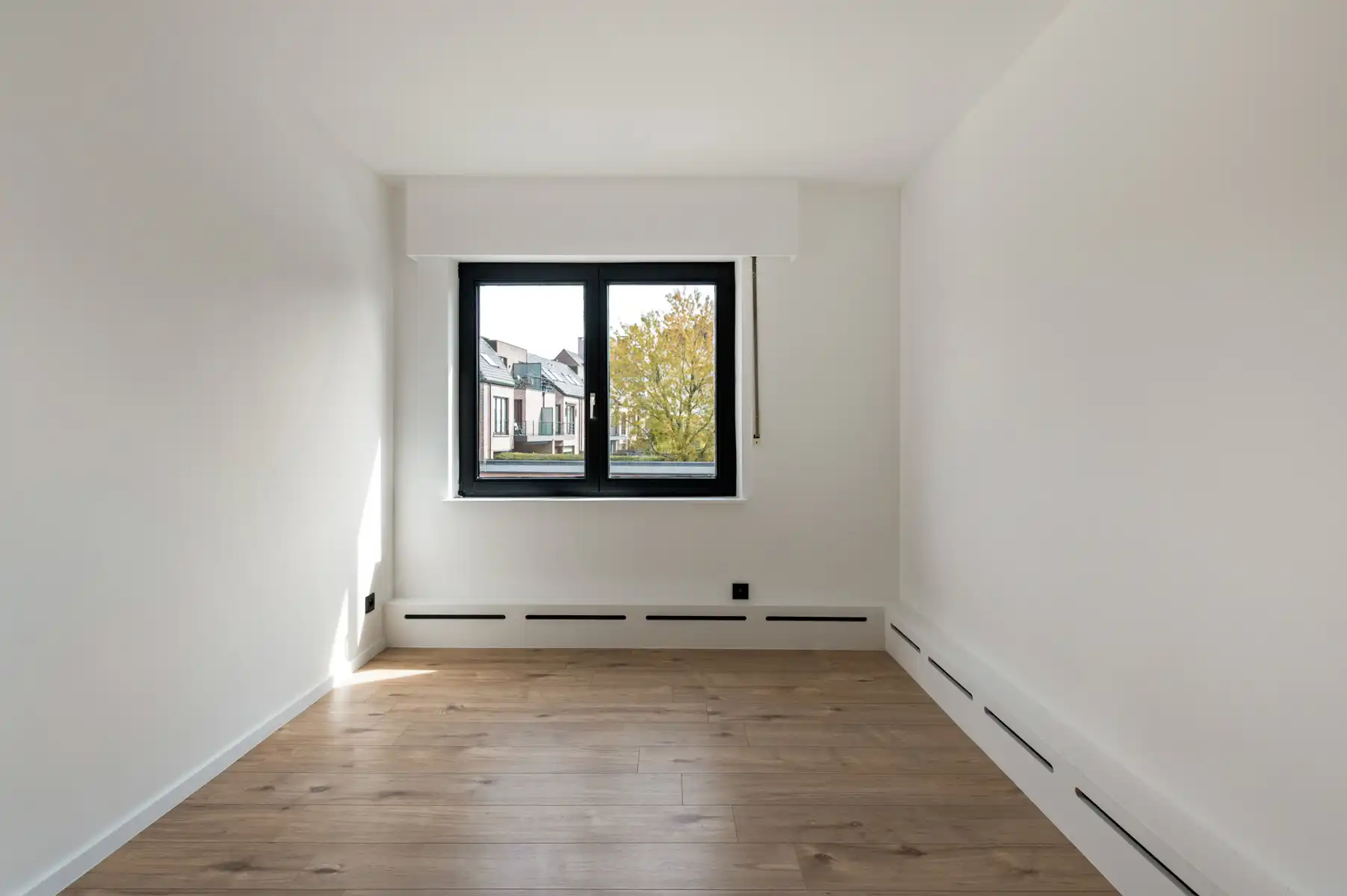 Instapklare gezinswoning met 4 slaapkamers, tuin en garage foto 21