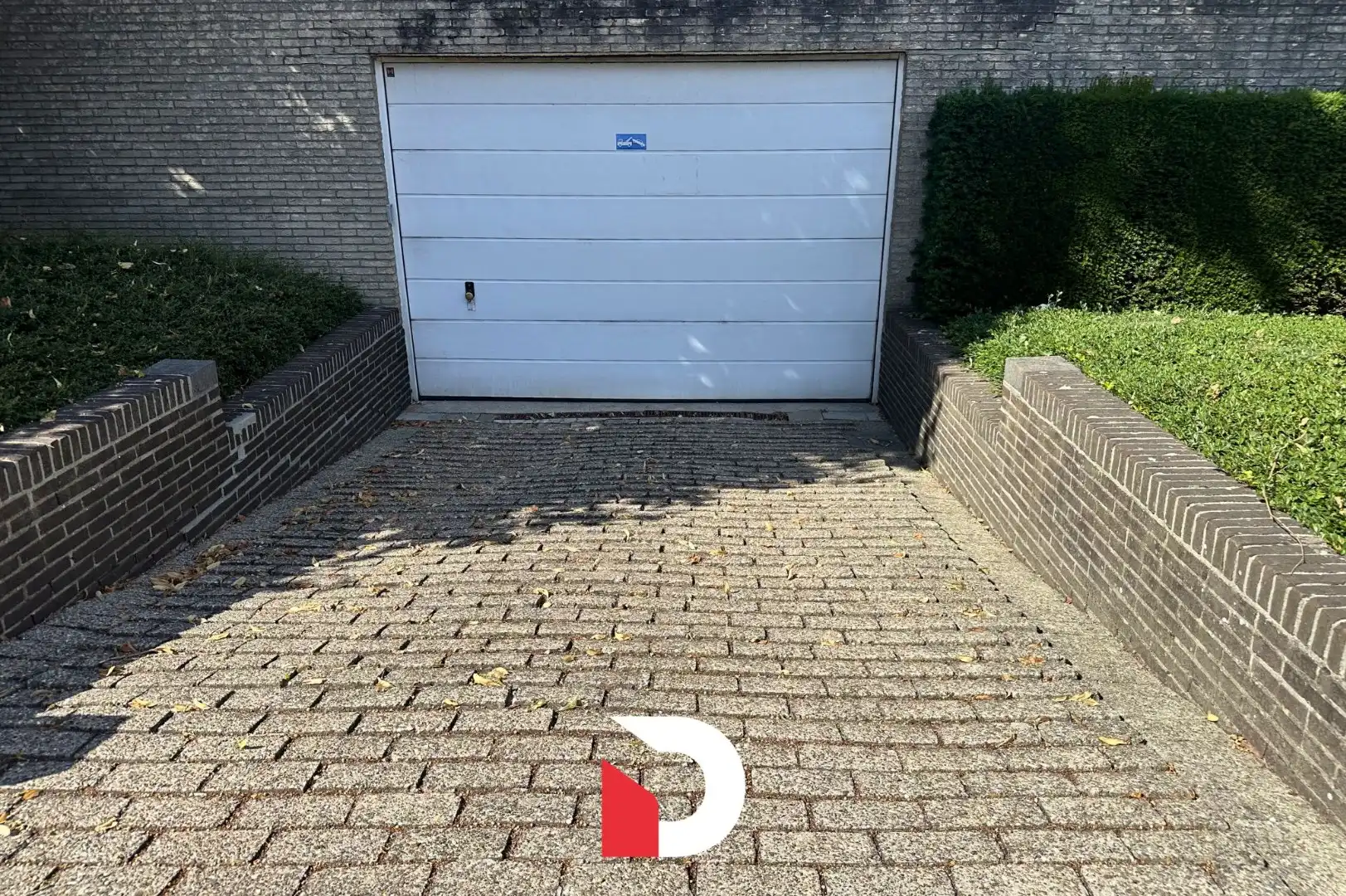 Ondergrondse autostandplaats nabij Brugge centrum foto {{pictureIndex}}