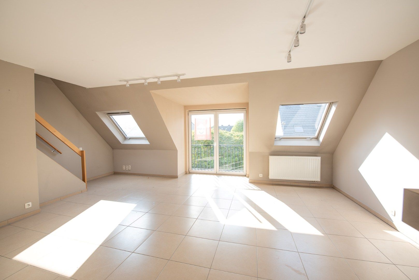 Lichtrijk duplex-appartement op een schitterende ligging in Centrum Waregem met garage! foto 3