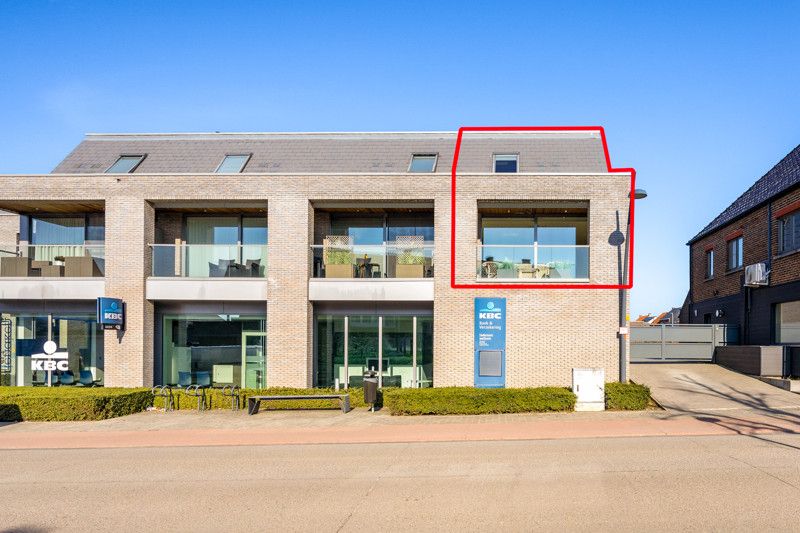 Ruim appartement met 2 slaapkamers, terras, autostaanplaats en berging foto 1