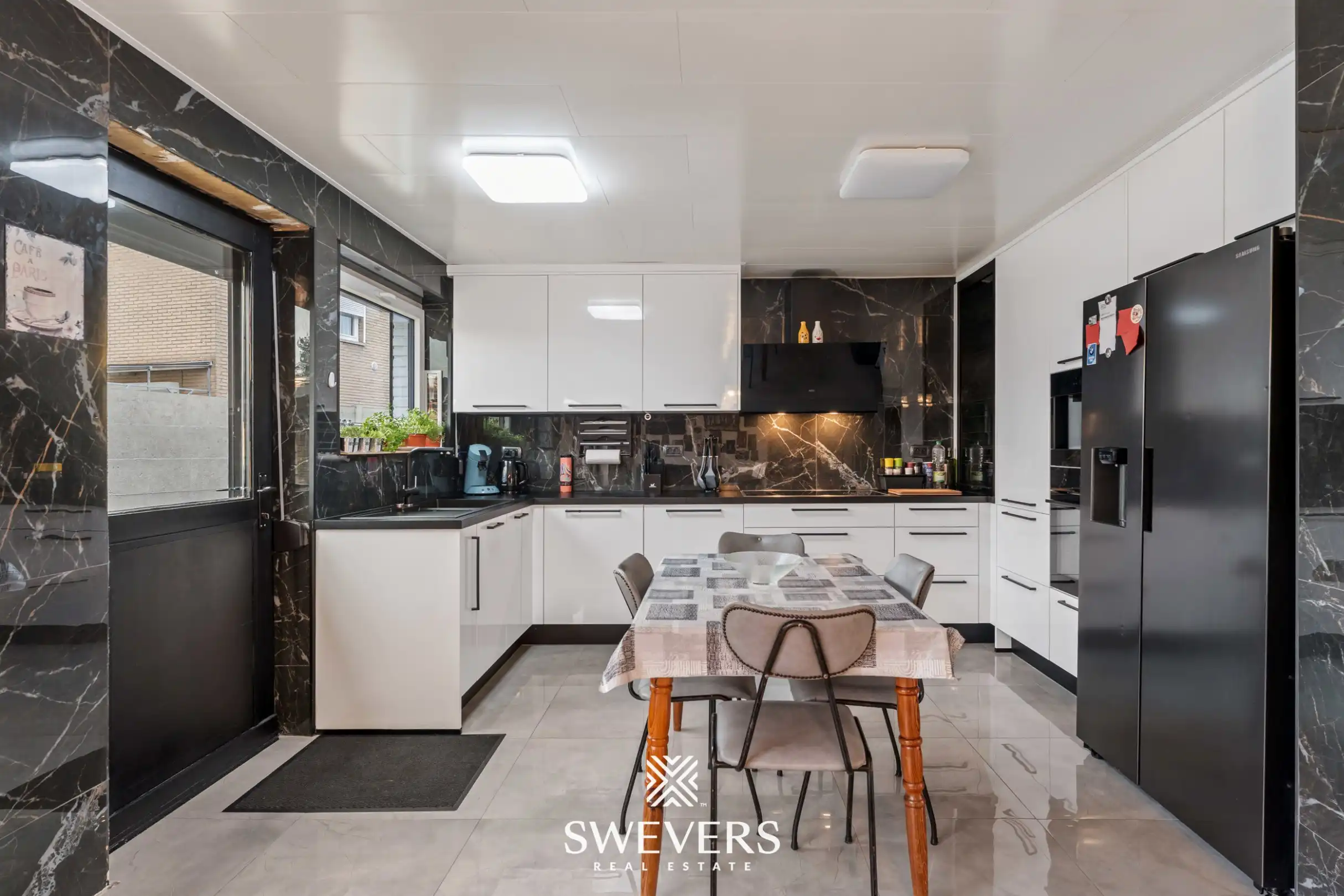 Instapklare gezinswoning met 3 slaapkamers en dubbele garage gelegen op toplocatie foto 13