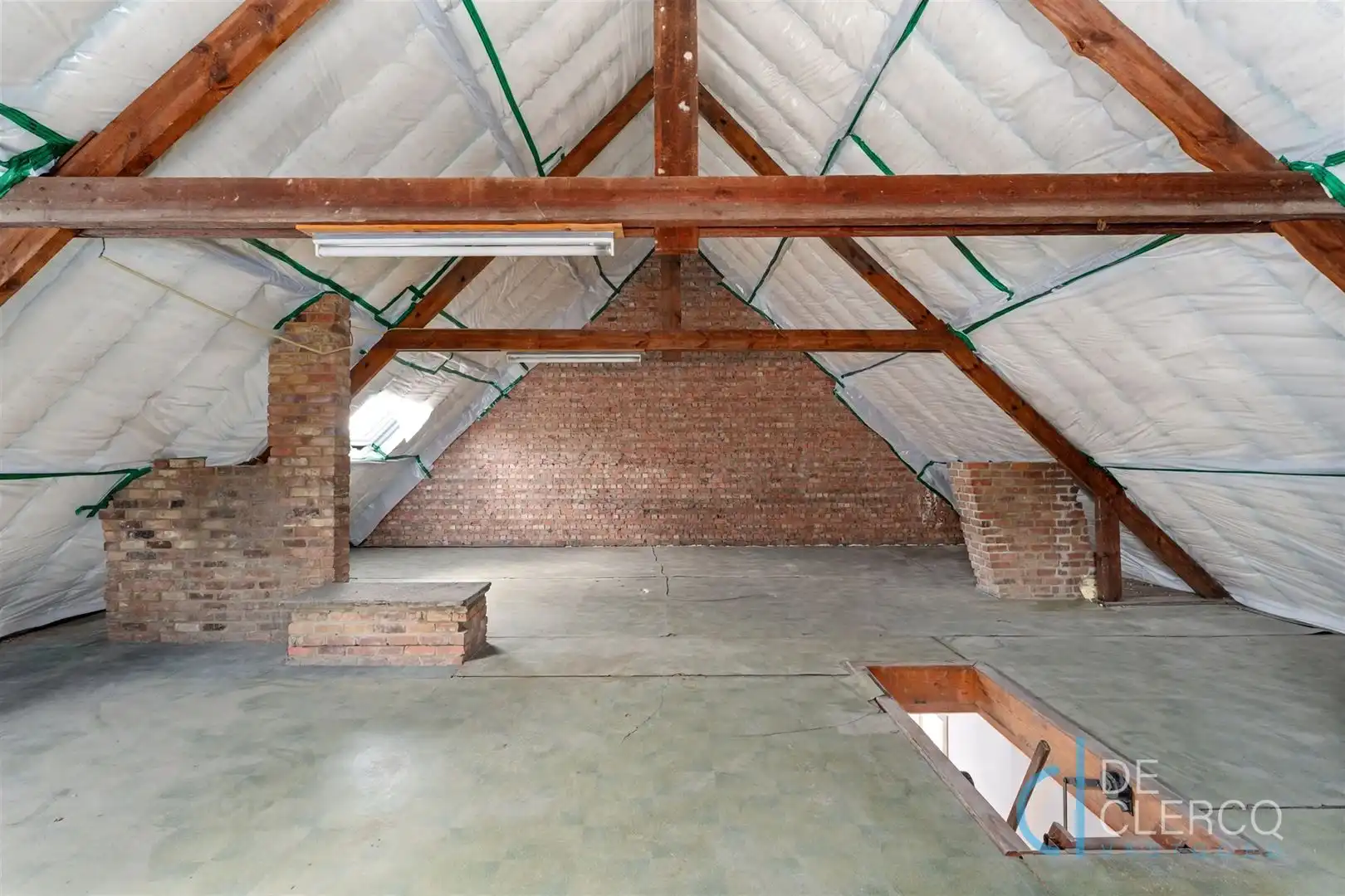 Gerenoveerde woning met oprit te koop in centrum Lochristi!  foto 12
