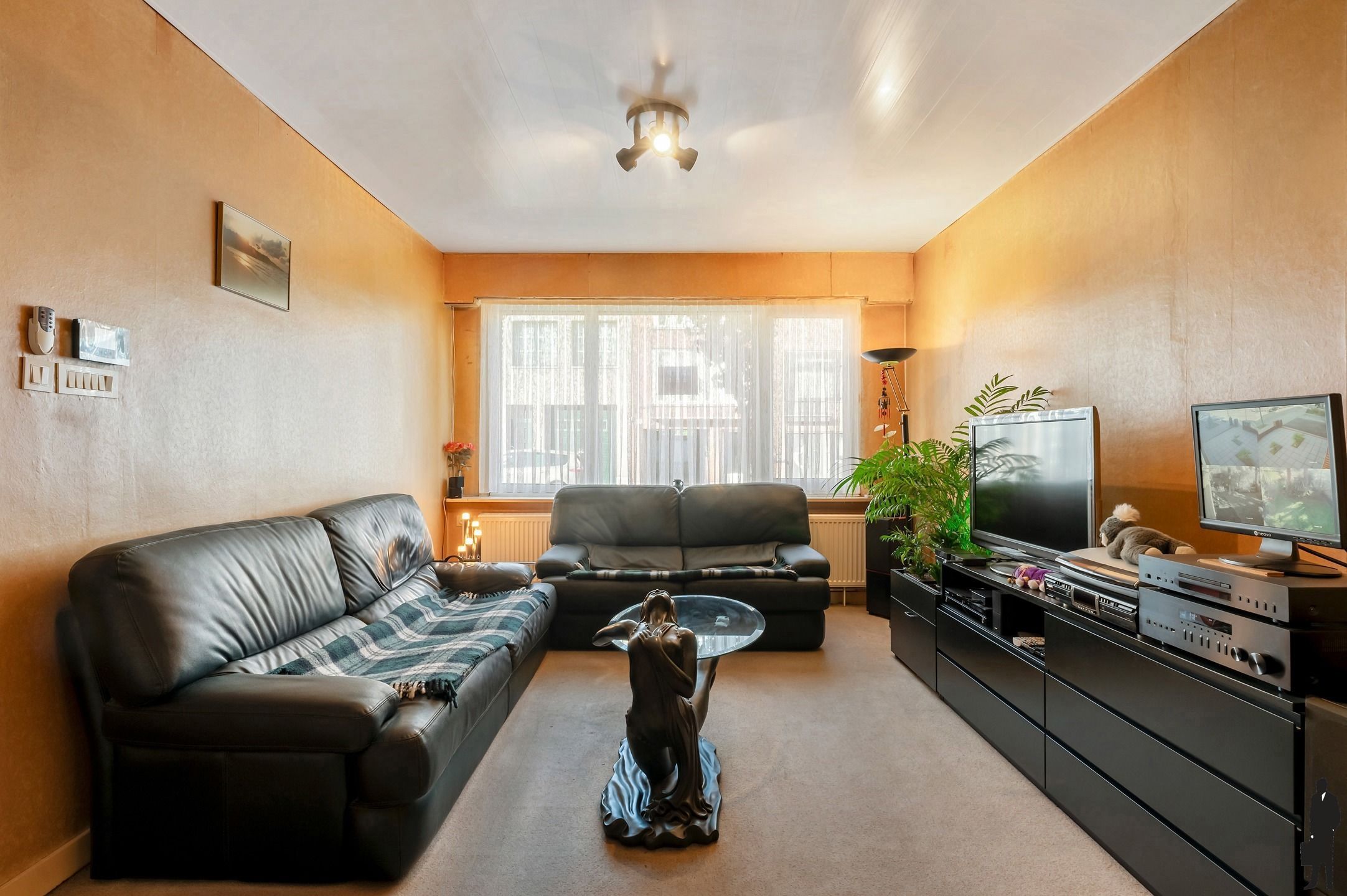 Ruime gezinswoning met bouwgrond. foto 6