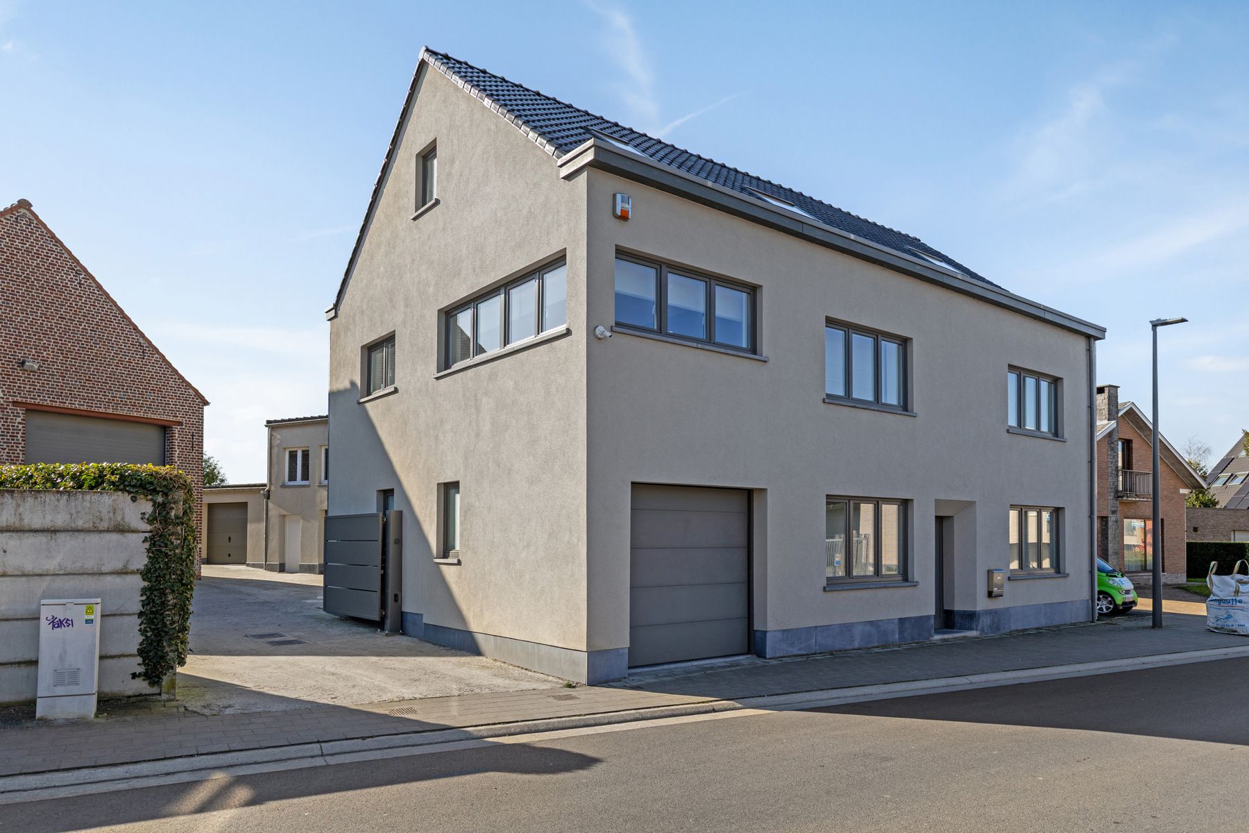 Exclusieve eigendom met loods, showroom en luxe voorzieningen in hartje Asse! foto 3