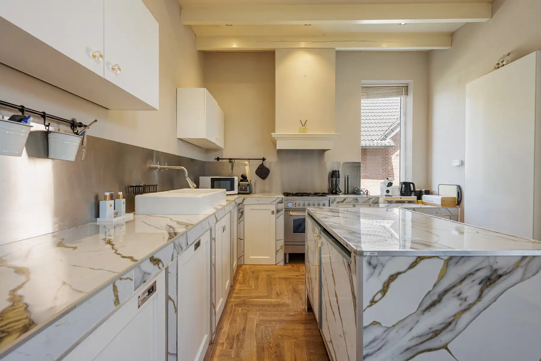 Ruime gezinswoning met 4 slaapkamers op een perceel van 610m². foto 6
